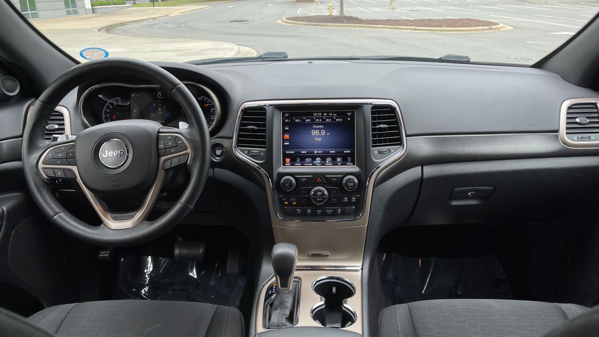 Used 2017 Jeep GRAND CHEROKEE LAREDO E 4X4 / KEYLESS-GO / 8.4IN TOUCH SCREEN / REARVIEW for sale Sold at Formula Imports in Charlotte NC 28227 48