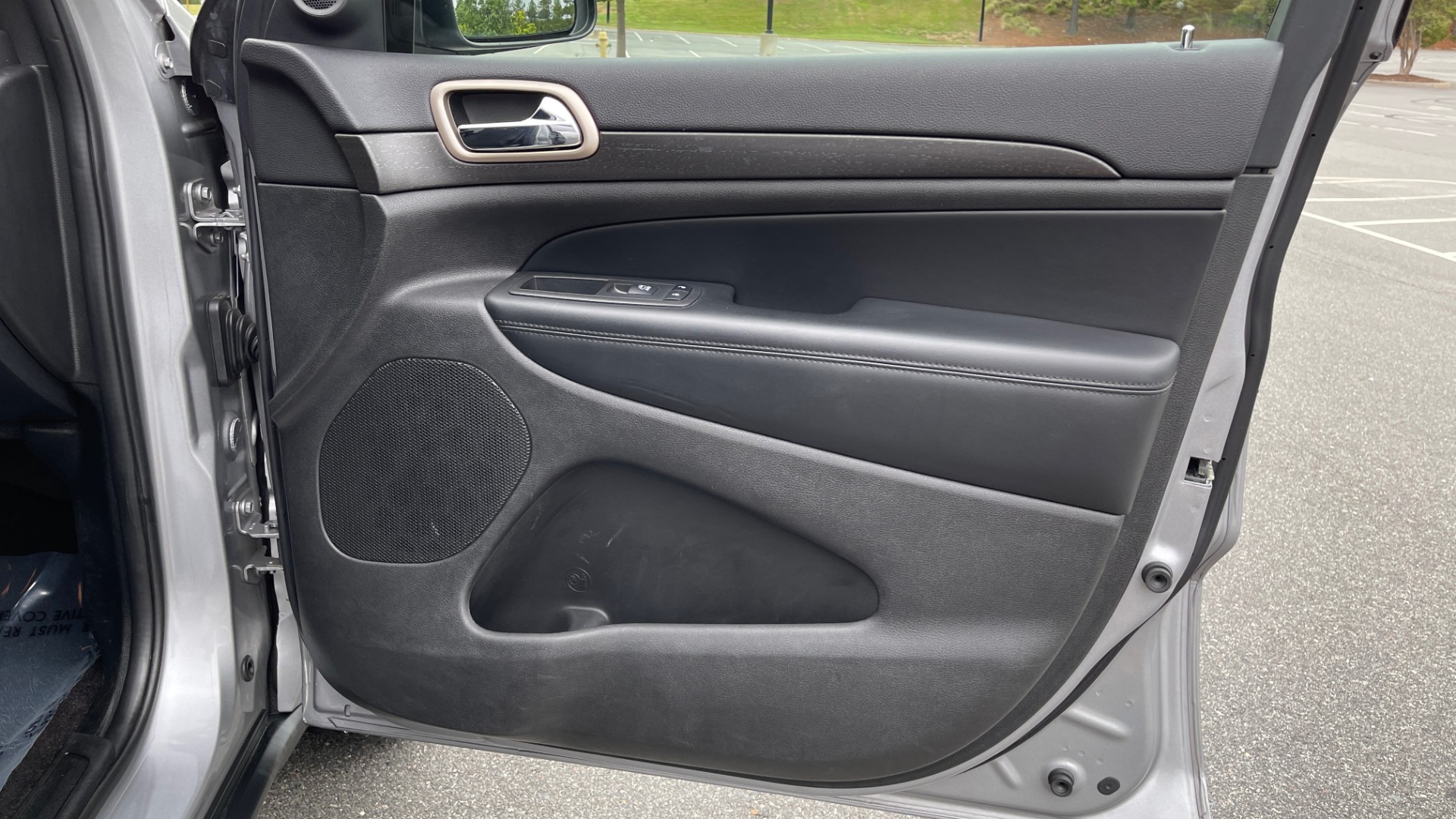 Used 2017 Jeep GRAND CHEROKEE LAREDO E 4X4 / KEYLESS-GO / 8.4IN TOUCH SCREEN / REARVIEW for sale Sold at Formula Imports in Charlotte NC 28227 53