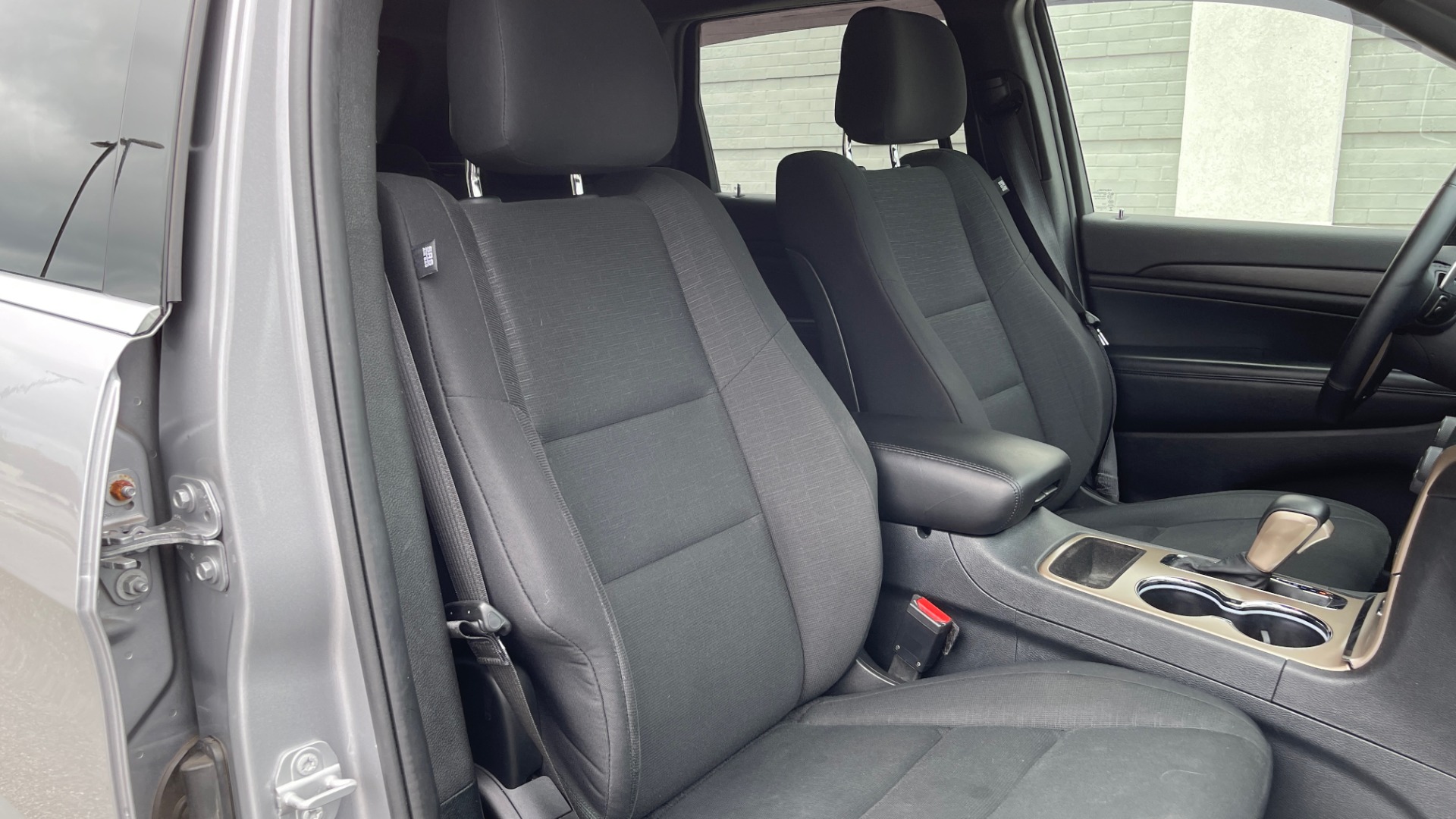 Used 2017 Jeep GRAND CHEROKEE LAREDO E 4X4 / KEYLESS-GO / 8.4IN TOUCH SCREEN / REARVIEW for sale Sold at Formula Imports in Charlotte NC 28227 56