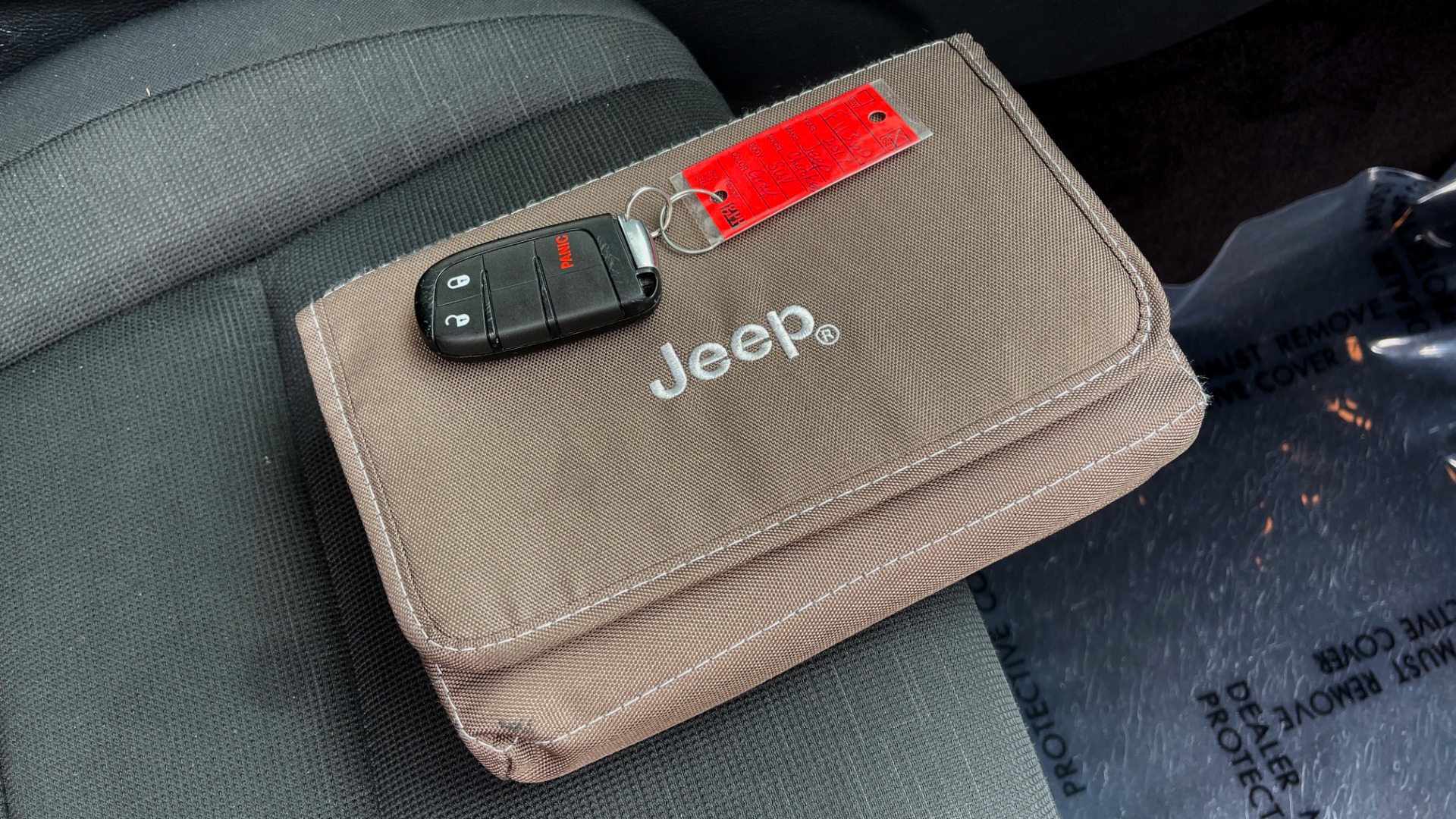 Used 2017 Jeep GRAND CHEROKEE LAREDO E 4X4 / KEYLESS-GO / 8.4IN TOUCH SCREEN / REARVIEW for sale Sold at Formula Imports in Charlotte NC 28227 66