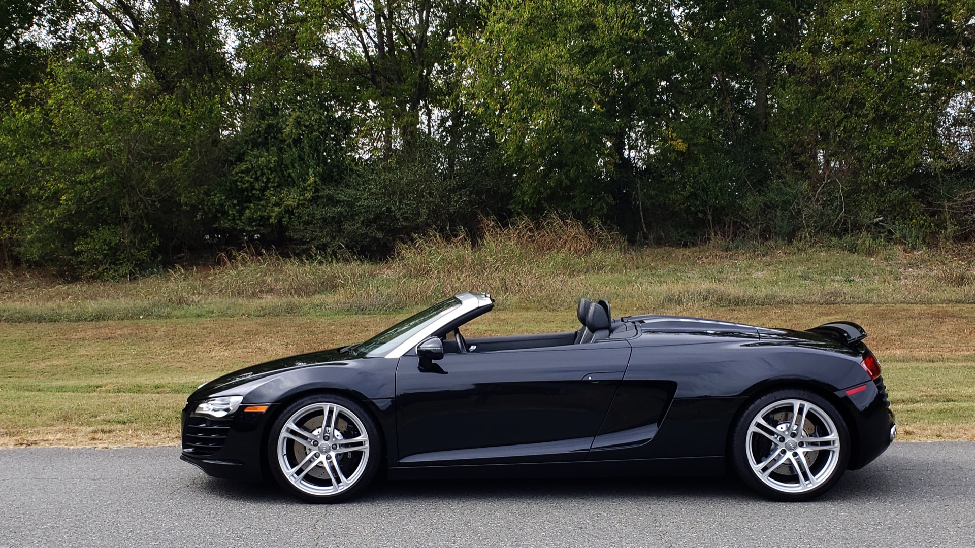 Used 2011 Audi R8 4.2L SPYDER QUATTRO / NAV / 19 IN WHEELS / LOW MILES for sale Sold at Formula Imports in Charlotte NC 28227 4