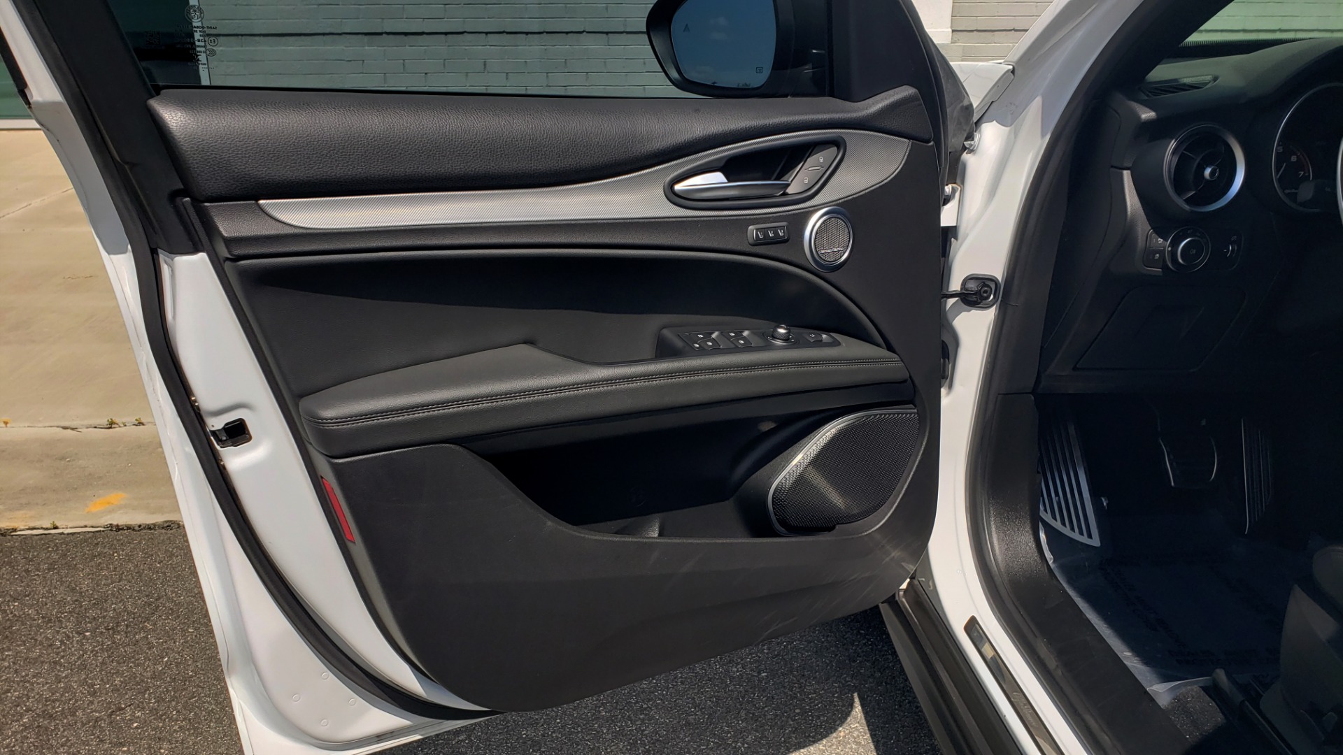 Used 2019 Alfa Romeo STELVIO TI SPORT AWD / 2.0L TURBO / 8-SPD AUTO / DRVR ASST / REARVIEW for sale Sold at Formula Imports in Charlotte NC 28227 37