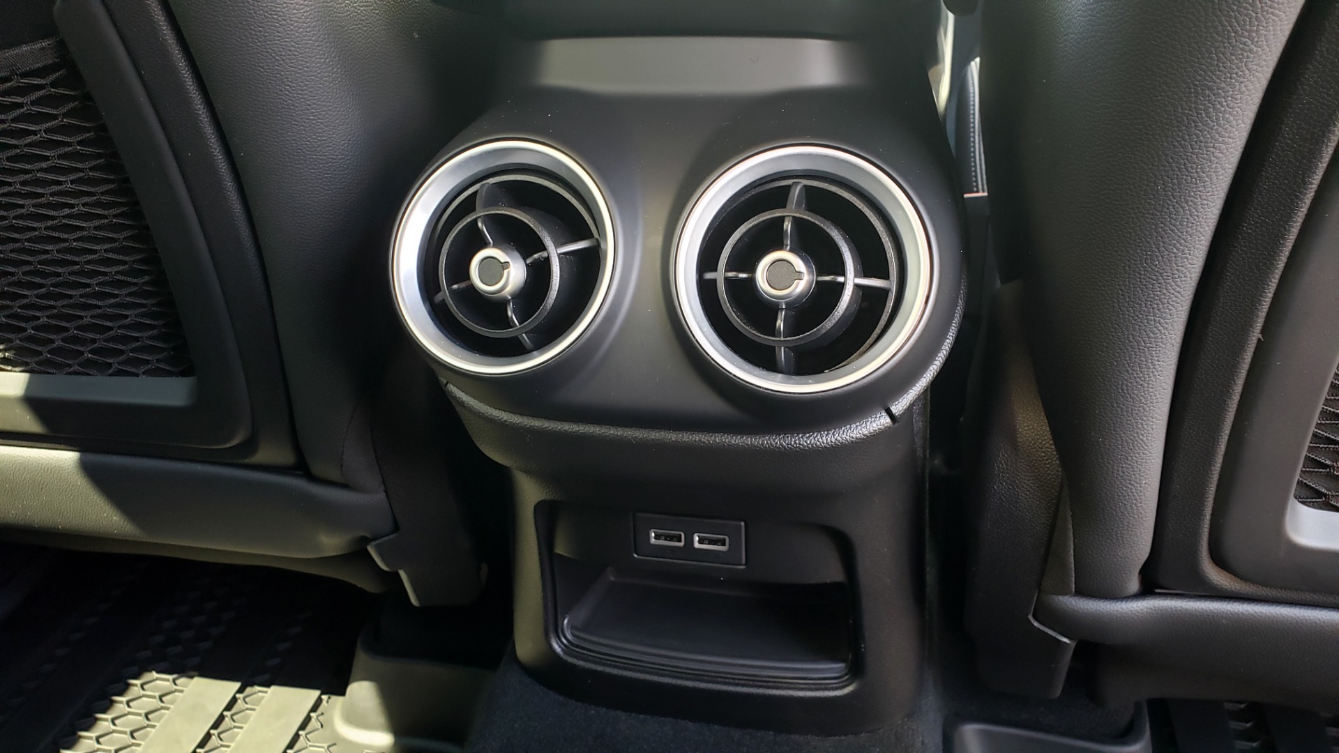 Used 2019 Alfa Romeo STELVIO TI SPORT AWD / 2.0L TURBO / 8-SPD AUTO / DRVR ASST / REARVIEW for sale Sold at Formula Imports in Charlotte NC 28227 80