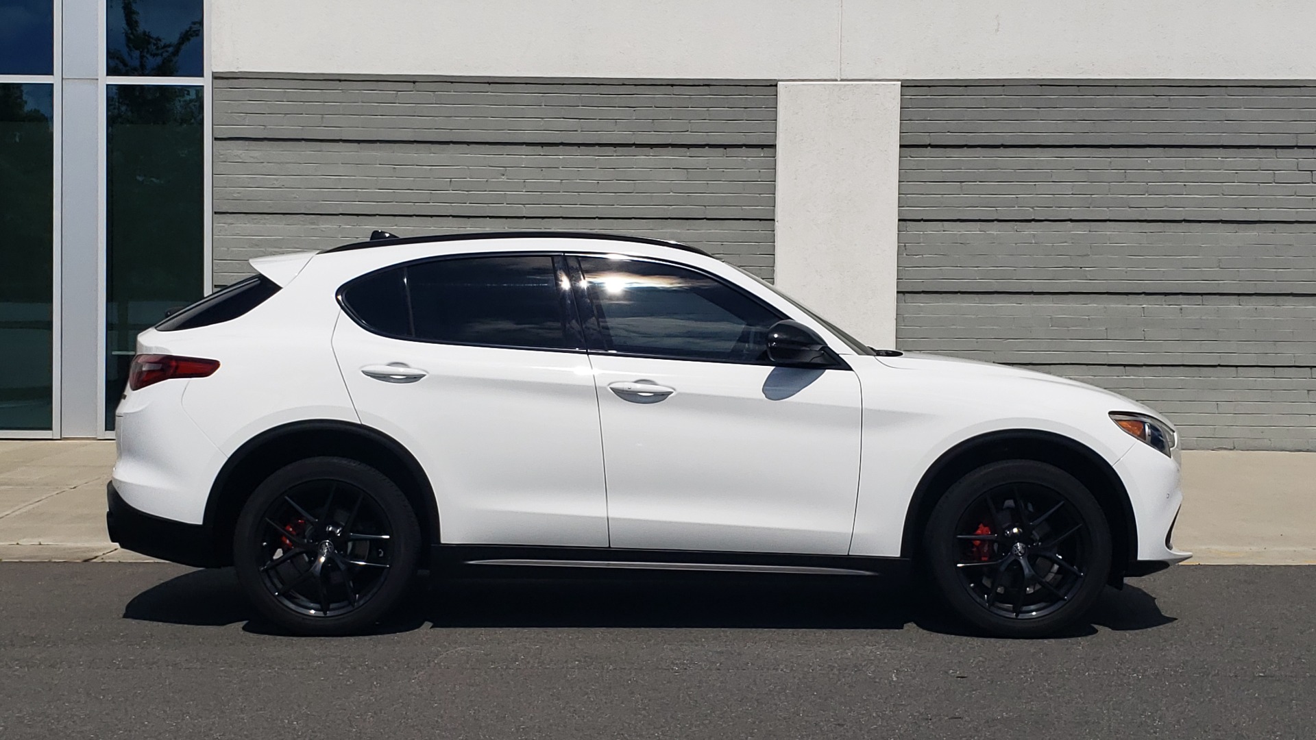 Used 2019 Alfa Romeo STELVIO TI SPORT AWD / 2.0L TURBO / 8-SPD AUTO / DRVR ASST / REARVIEW for sale Sold at Formula Imports in Charlotte NC 28227 9