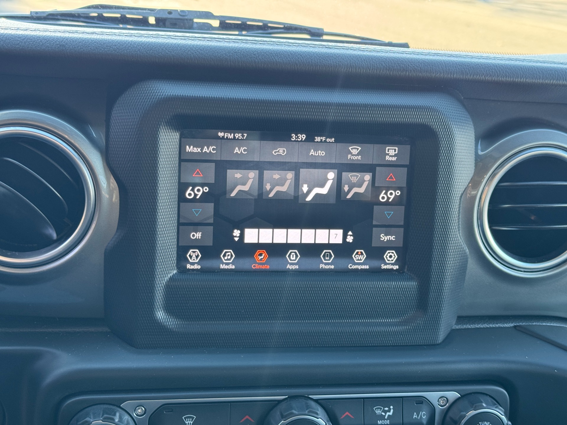 Used 2020 Jeep Wrangler Unlimited Sahara for sale Sold at Formula Imports in Charlotte NC 28227 30