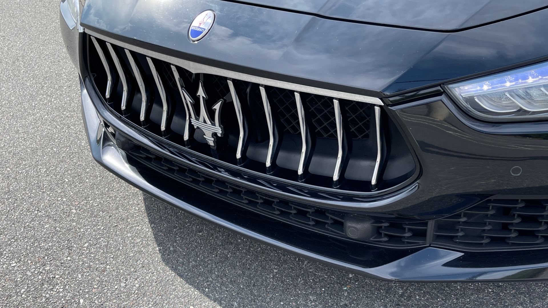 Used 2018 Maserati GHIBLI 3.0L SEDAN / 8-SPD AUTO / NAV / SUNROOF / REARVIEW for sale Sold at Formula Imports in Charlotte NC 28227 17
