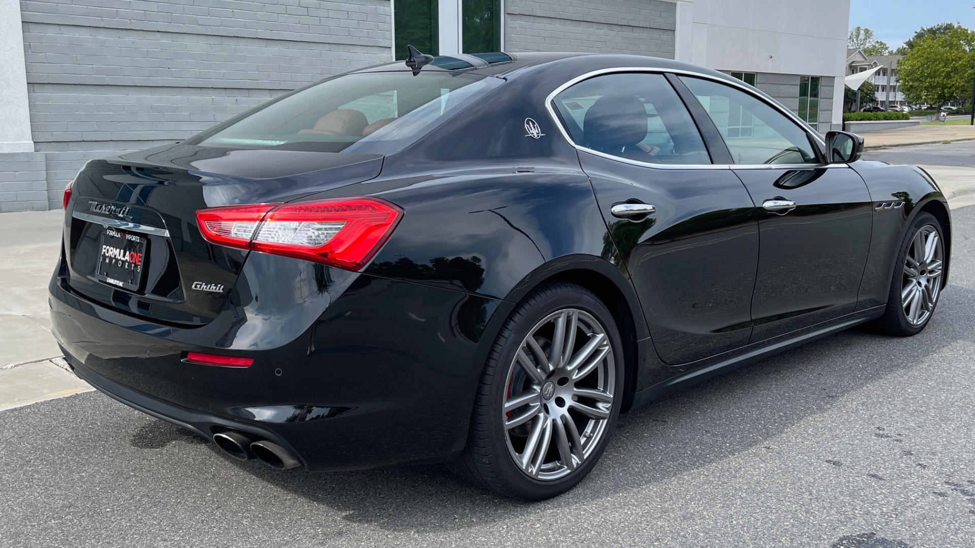 Used 2018 Maserati GHIBLI 3.0L SEDAN / 8-SPD AUTO / NAV / SUNROOF / REARVIEW for sale Sold at Formula Imports in Charlotte NC 28227 2