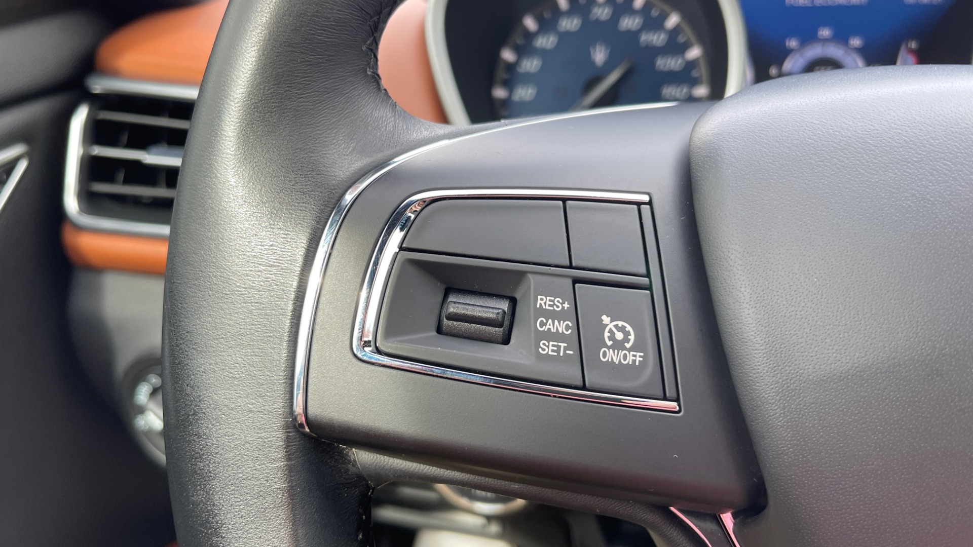 Used 2018 Maserati GHIBLI 3.0L SEDAN / 8-SPD AUTO / NAV / SUNROOF / REARVIEW for sale Sold at Formula Imports in Charlotte NC 28227 33