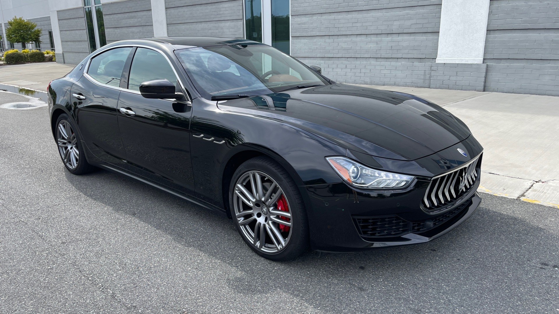 Used 2018 Maserati GHIBLI 3.0L SEDAN / 8-SPD AUTO / NAV / SUNROOF / REARVIEW for sale Sold at Formula Imports in Charlotte NC 28227 5