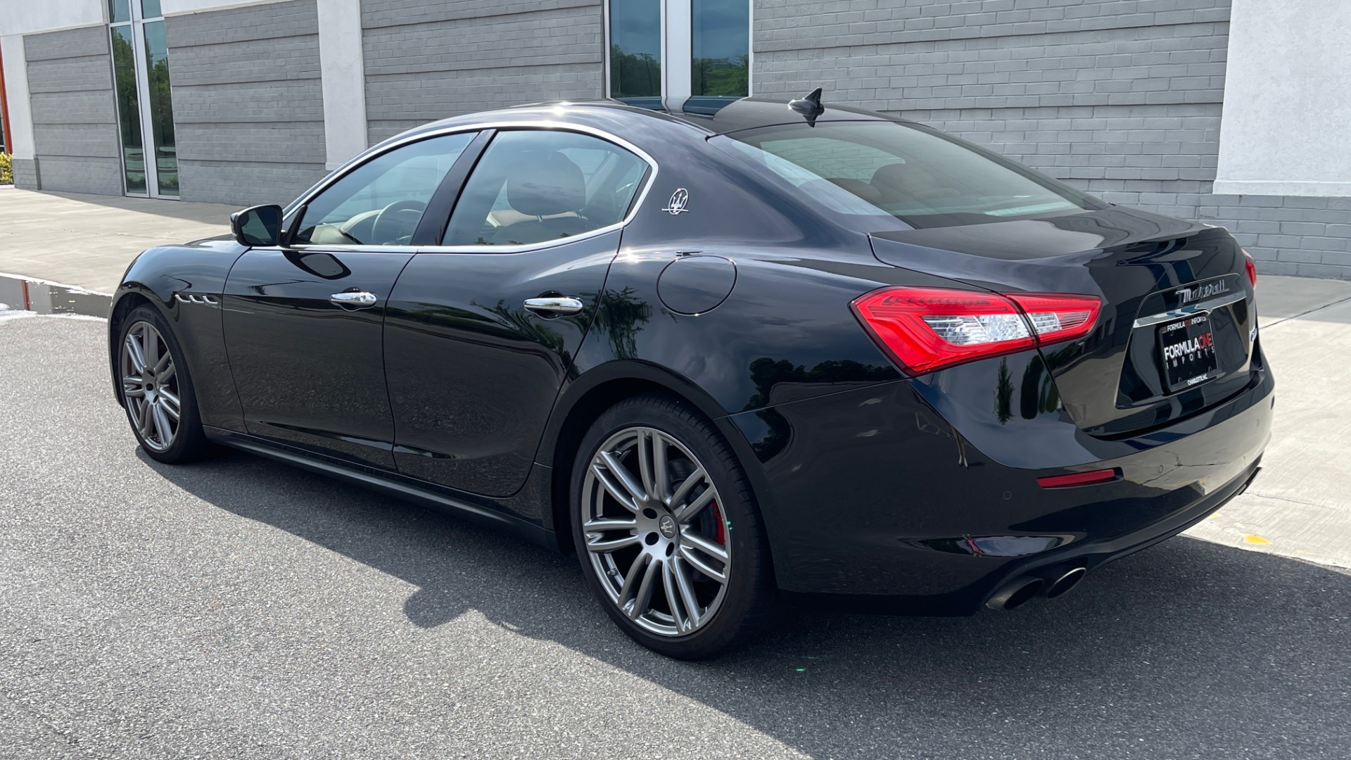 Used 2018 Maserati GHIBLI 3.0L SEDAN / 8-SPD AUTO / NAV / SUNROOF / REARVIEW for sale Sold at Formula Imports in Charlotte NC 28227 6