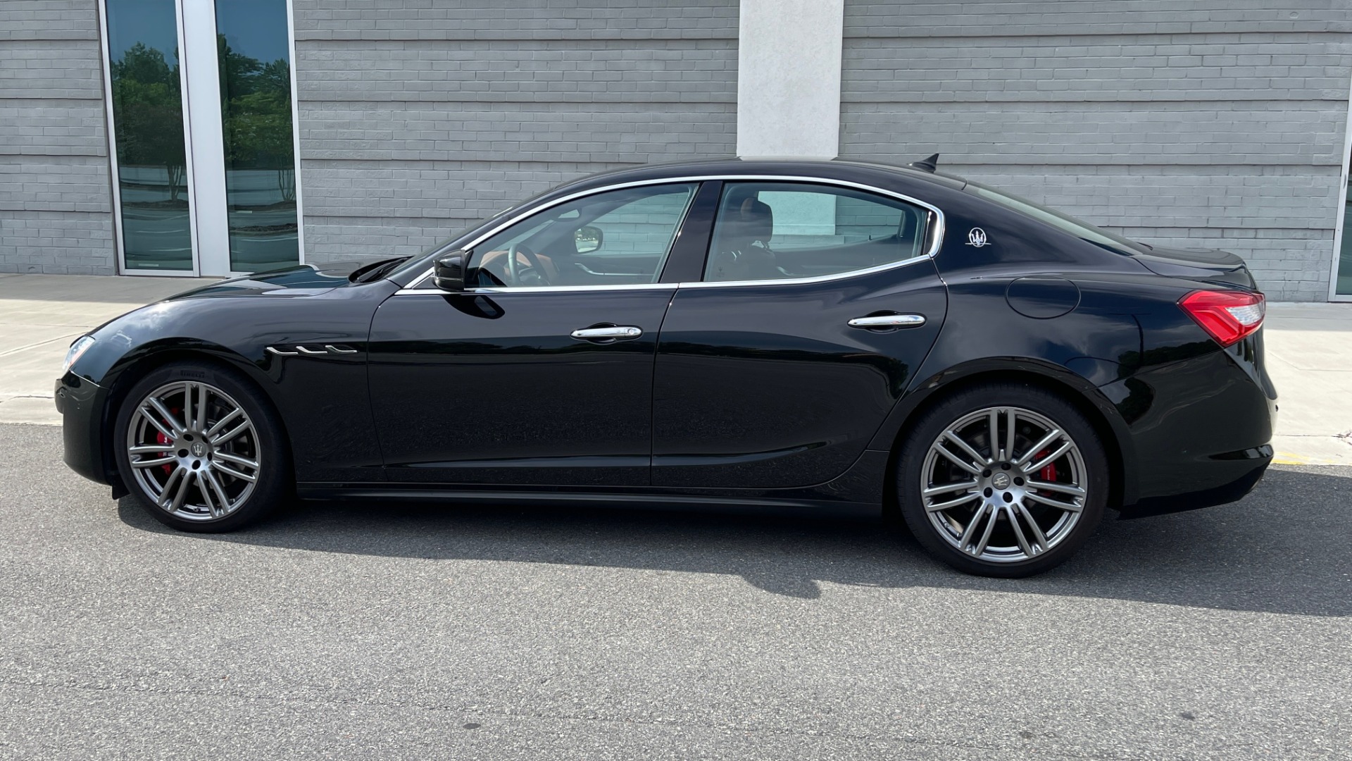 Used 2018 Maserati GHIBLI 3.0L SEDAN / 8-SPD AUTO / NAV / SUNROOF / REARVIEW for sale Sold at Formula Imports in Charlotte NC 28227 7