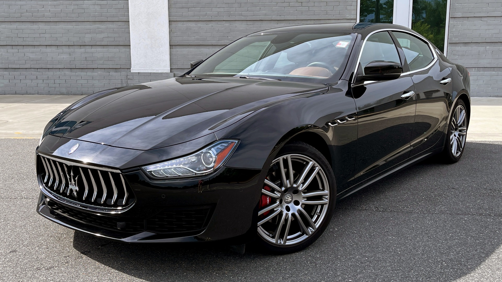 Used 2018 Maserati GHIBLI 3.0L SEDAN / 8-SPD AUTO / NAV / SUNROOF / REARVIEW for sale Sold at Formula Imports in Charlotte NC 28227 1