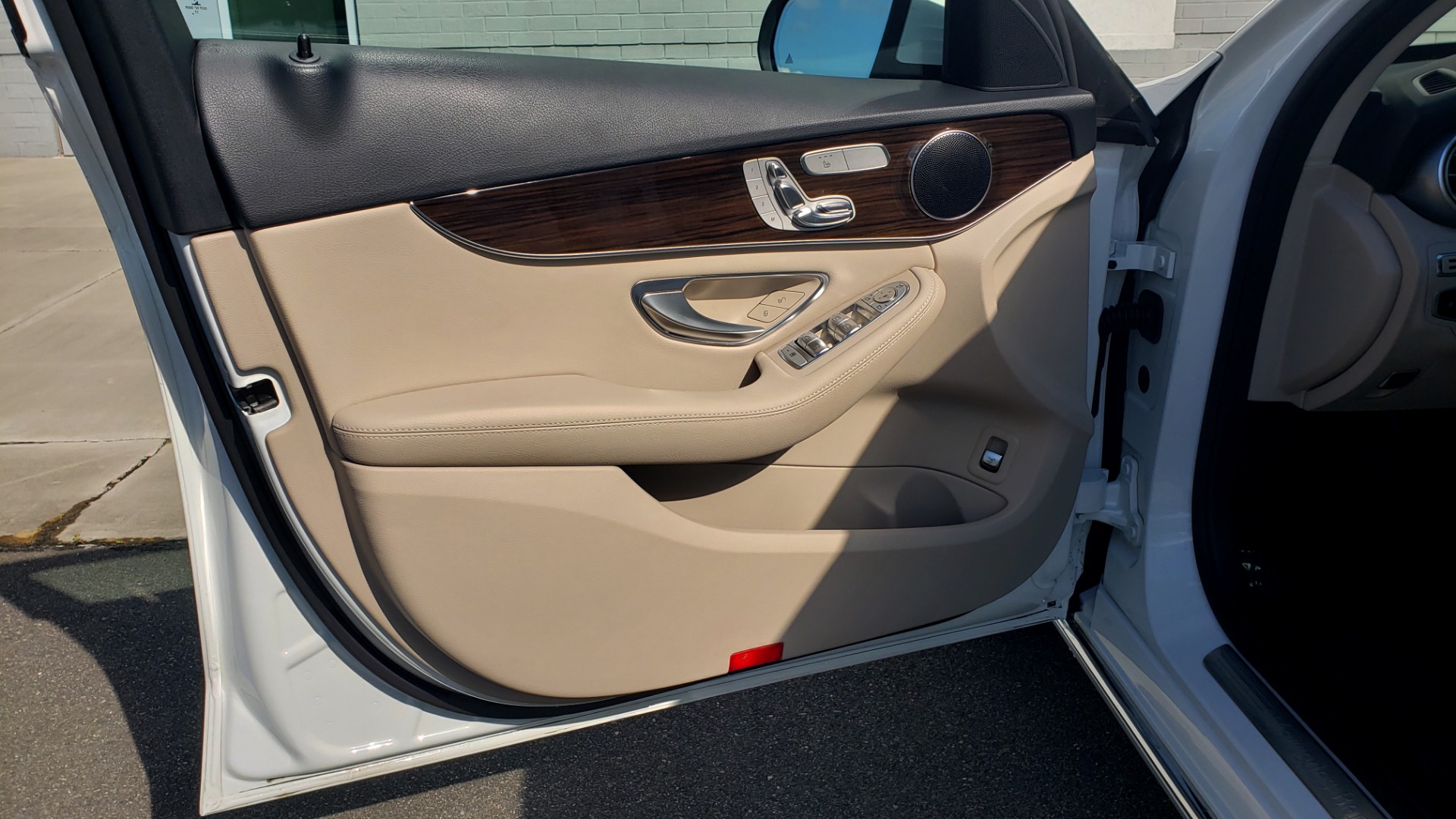 Used 2018 Mercedes-Benz C-Class C 300 4MATIC PREMIUM / APPLE CARPLAY / PANO-ROOF / REARVIEW for sale Sold at Formula Imports in Charlotte NC 28227 31