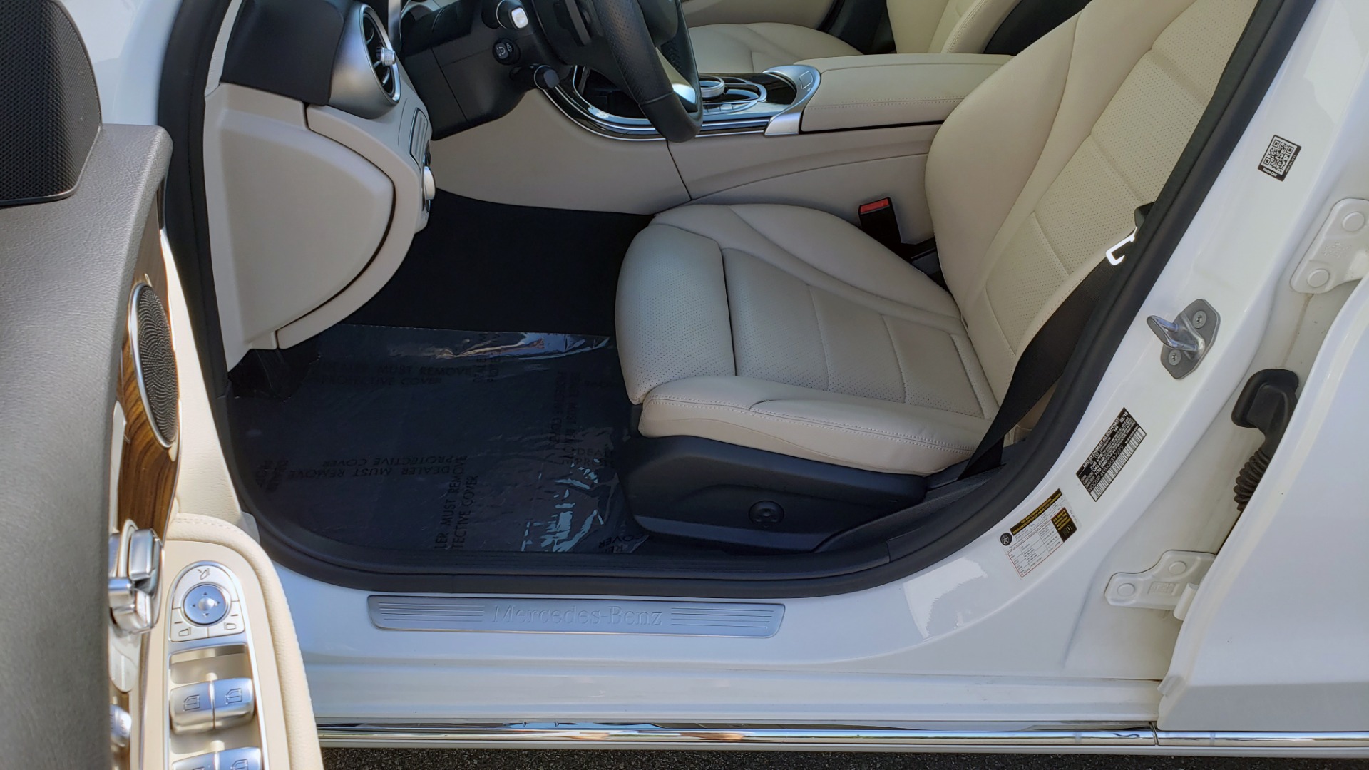 Used 2018 Mercedes-Benz C-Class C 300 4MATIC PREMIUM / APPLE CARPLAY / PANO-ROOF / REARVIEW for sale Sold at Formula Imports in Charlotte NC 28227 33