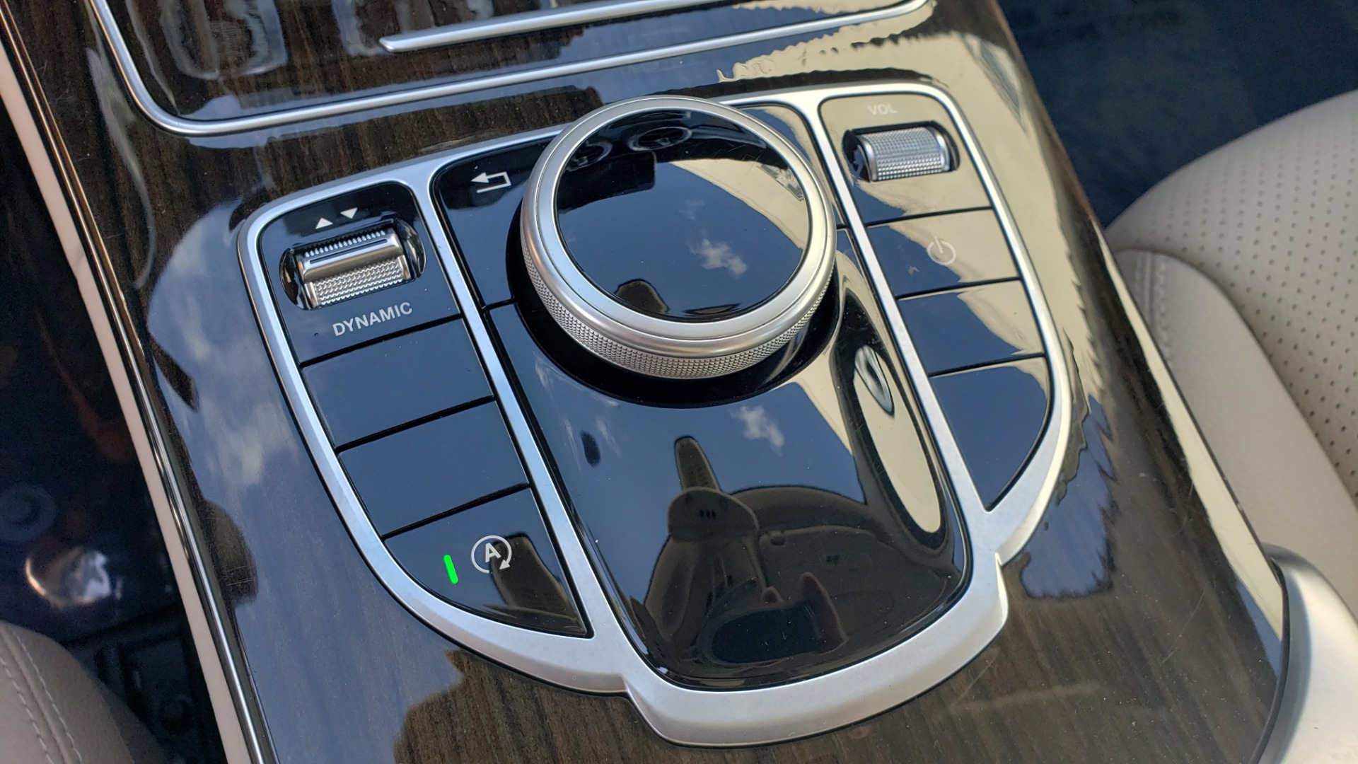 Used 2018 Mercedes-Benz C-Class C 300 4MATIC PREMIUM / APPLE CARPLAY / PANO-ROOF / REARVIEW for sale Sold at Formula Imports in Charlotte NC 28227 50