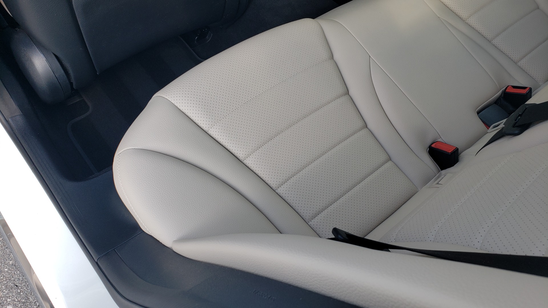 Used 2018 Mercedes-Benz C-Class C 300 4MATIC PREMIUM / APPLE CARPLAY / PANO-ROOF / REARVIEW for sale Sold at Formula Imports in Charlotte NC 28227 58
