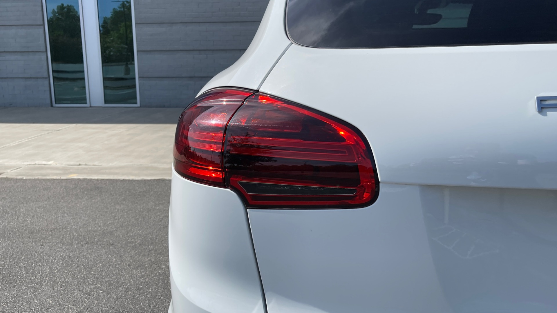 Used 2016 Porsche CAYENNE AWD / 3.6L TURBO / PREMIUM / BOSE / PANO-ROOF / NAV / LCA for sale Sold at Formula Imports in Charlotte NC 28227 23