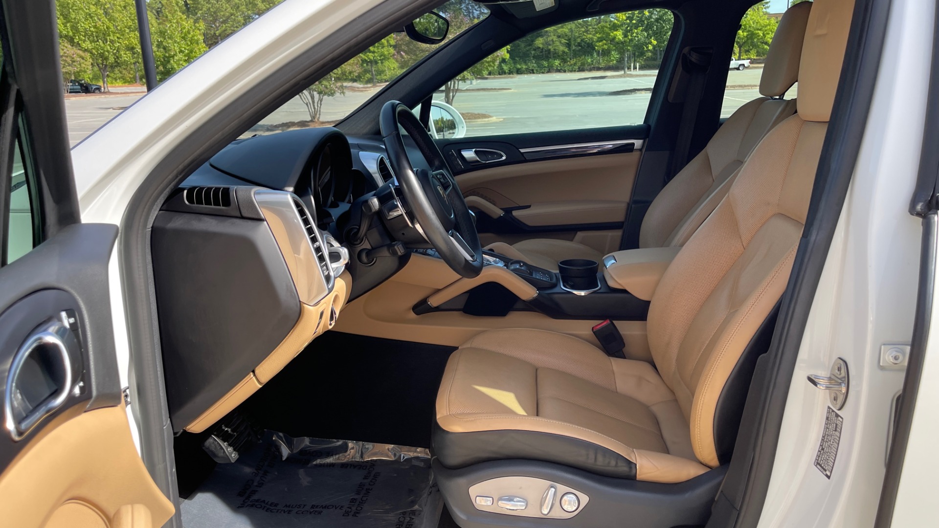 Used 2016 Porsche CAYENNE AWD / 3.6L TURBO / PREMIUM / BOSE / PANO-ROOF / NAV / LCA for sale Sold at Formula Imports in Charlotte NC 28227 29