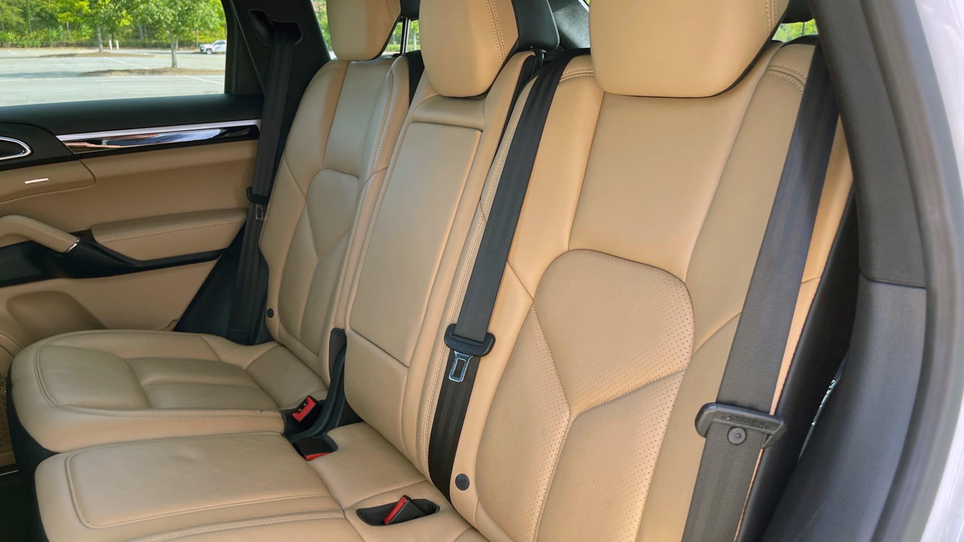 Used 2016 Porsche CAYENNE AWD / 3.6L TURBO / PREMIUM / BOSE / PANO-ROOF / NAV / LCA for sale Sold at Formula Imports in Charlotte NC 28227 47