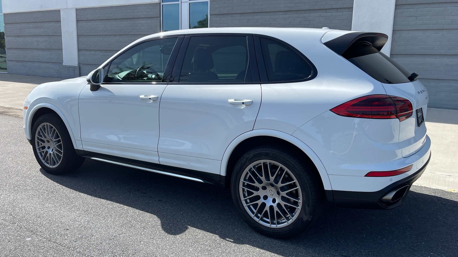 Used 2016 Porsche CAYENNE AWD / 3.6L TURBO / PREMIUM / BOSE / PANO-ROOF / NAV / LCA for sale Sold at Formula Imports in Charlotte NC 28227 5