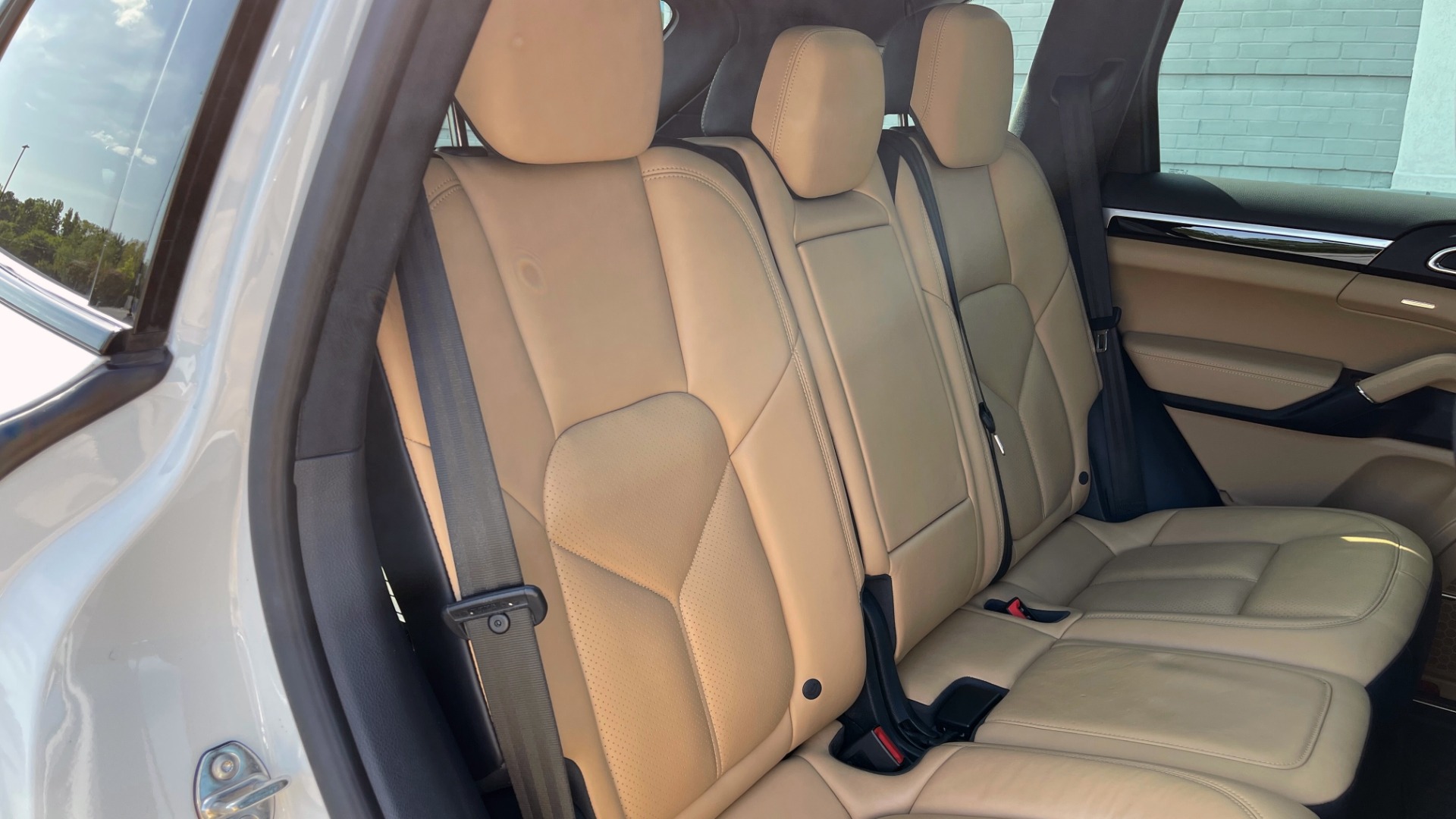 Used 2016 Porsche CAYENNE AWD / 3.6L TURBO / PREMIUM / BOSE / PANO-ROOF / NAV / LCA for sale Sold at Formula Imports in Charlotte NC 28227 54