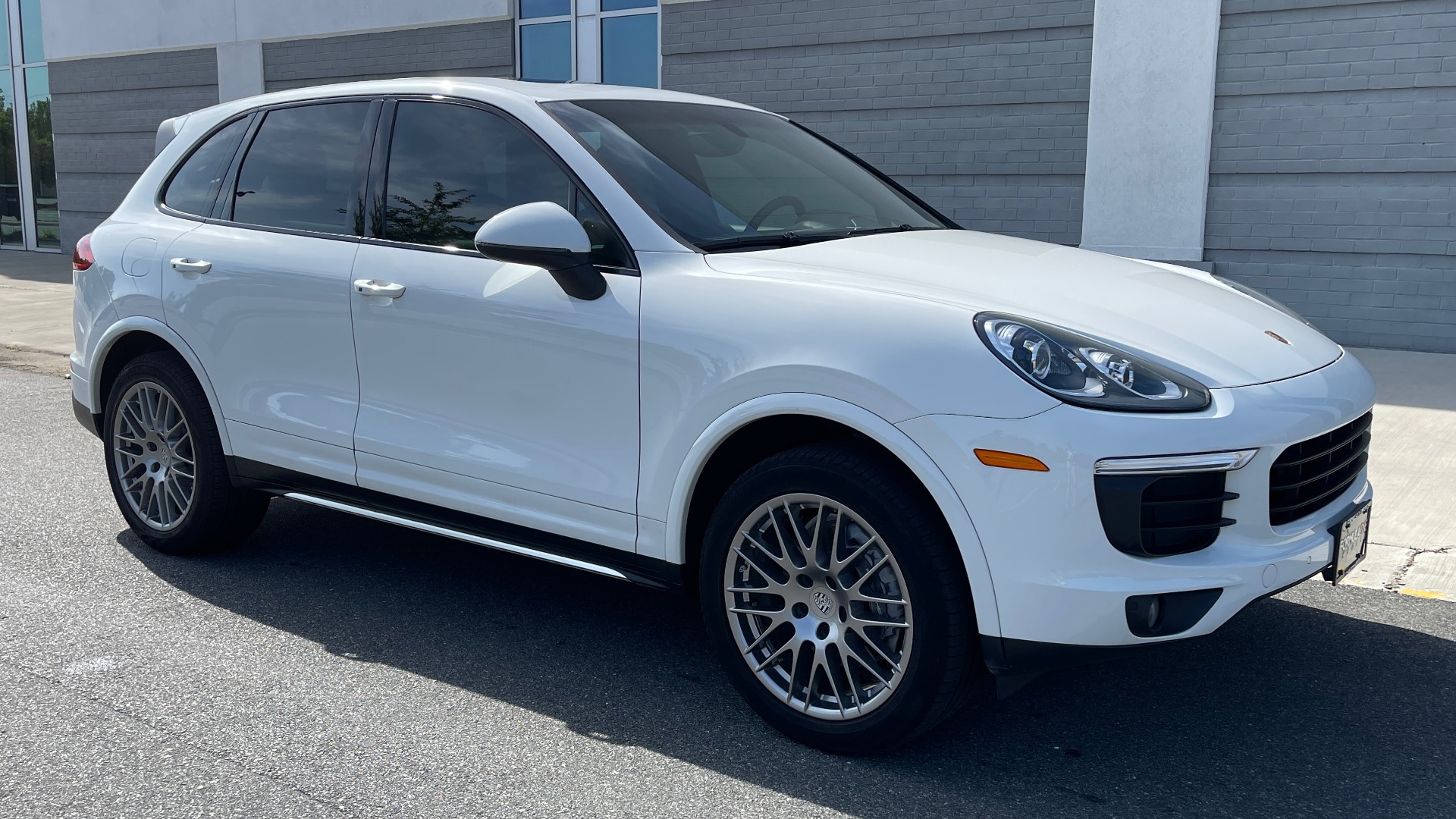 Used 2016 Porsche CAYENNE AWD / 3.6L TURBO / PREMIUM / BOSE / PANO-ROOF / NAV / LCA for sale Sold at Formula Imports in Charlotte NC 28227 6