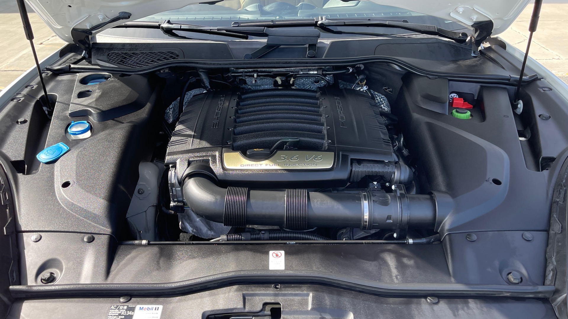 Used 2016 Porsche CAYENNE AWD / 3.6L TURBO / PREMIUM / BOSE / PANO-ROOF / NAV / LCA for sale Sold at Formula Imports in Charlotte NC 28227 9