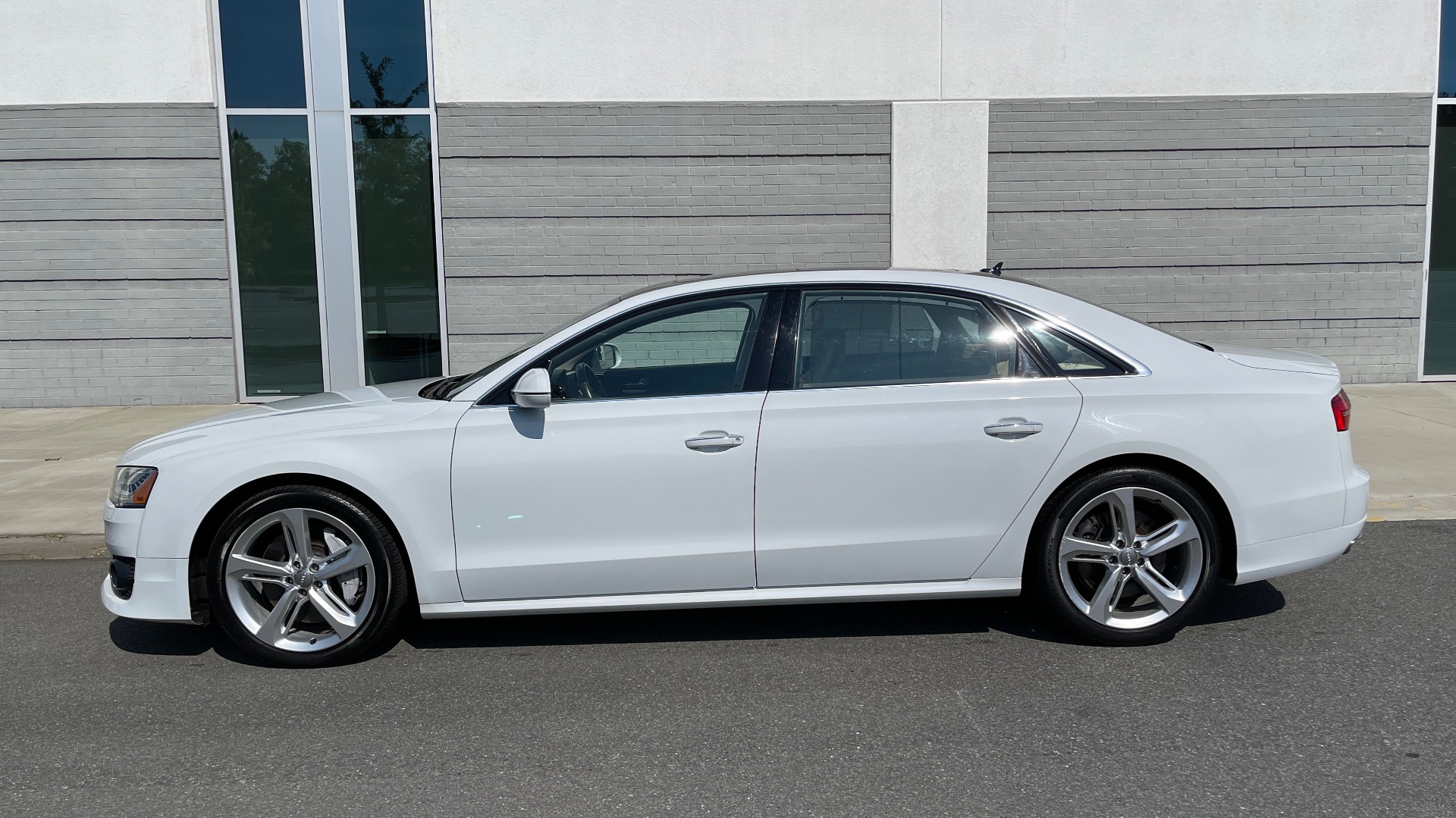 Used 2018 Audi A8 L SPORT 4.0T / EXECUTIVE PKG / NAV / BOSE / SUNROOF / REARVIEW for sale Sold at Formula Imports in Charlotte NC 28227 3
