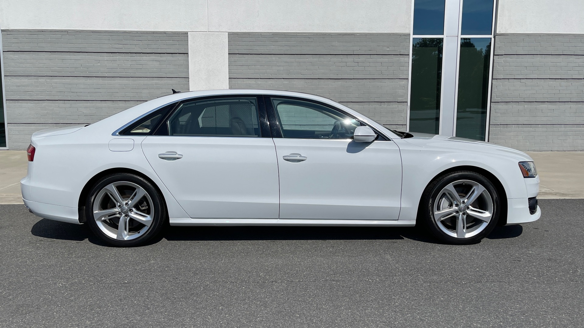 Used 2018 Audi A8 L SPORT 4.0T / EXECUTIVE PKG / NAV / BOSE / SUNROOF / REARVIEW for sale Sold at Formula Imports in Charlotte NC 28227 7