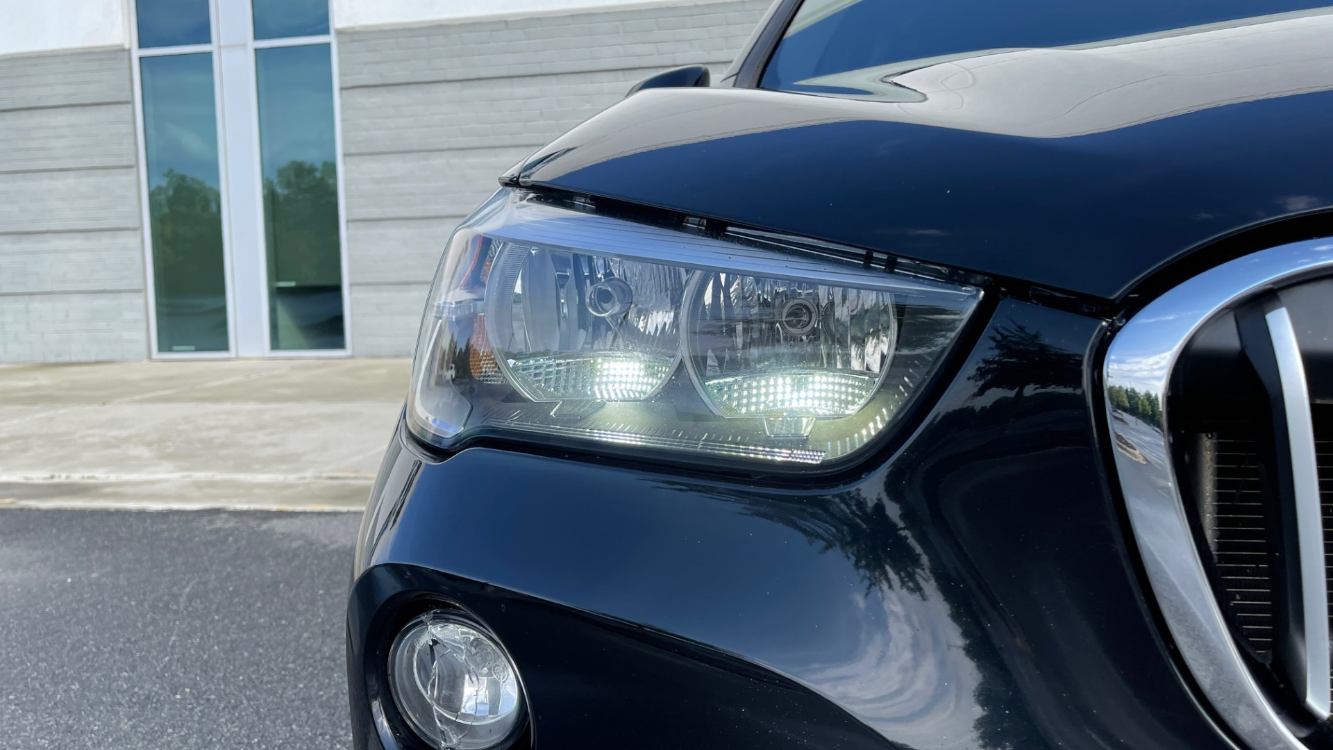 Used 2017 BMW X1 XDRIVE28I / DRVR ASST PKG / COLD WTHR / HTD FRT STS / PANO-ROOF / REARVIEW for sale Sold at Formula Imports in Charlotte NC 28227 12