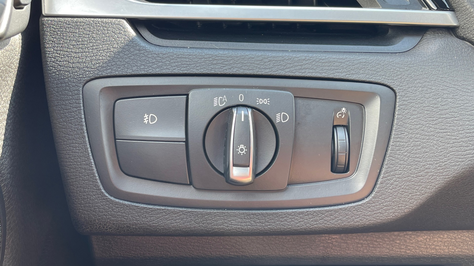 Used 2017 BMW X1 XDRIVE28I / DRVR ASST PKG / COLD WTHR / HTD FRT STS / PANO-ROOF / REARVIEW for sale Sold at Formula Imports in Charlotte NC 28227 36