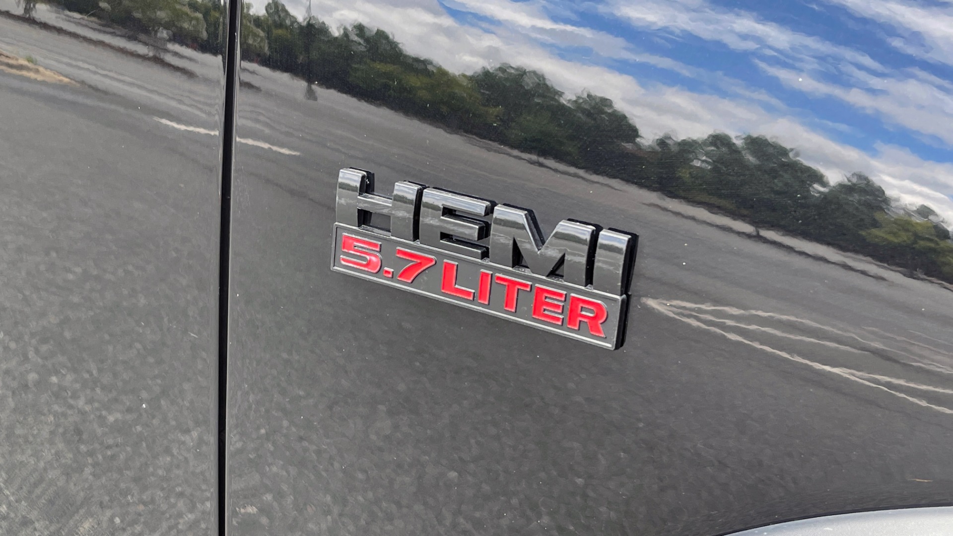 Used 2019 Ram 1500 REBEL QUADCAB 4X4 / 5.7L HEMI / 8-SPD AUTO / REMOTE START / PARK ASSIST for sale Sold at Formula Imports in Charlotte NC 28227 26