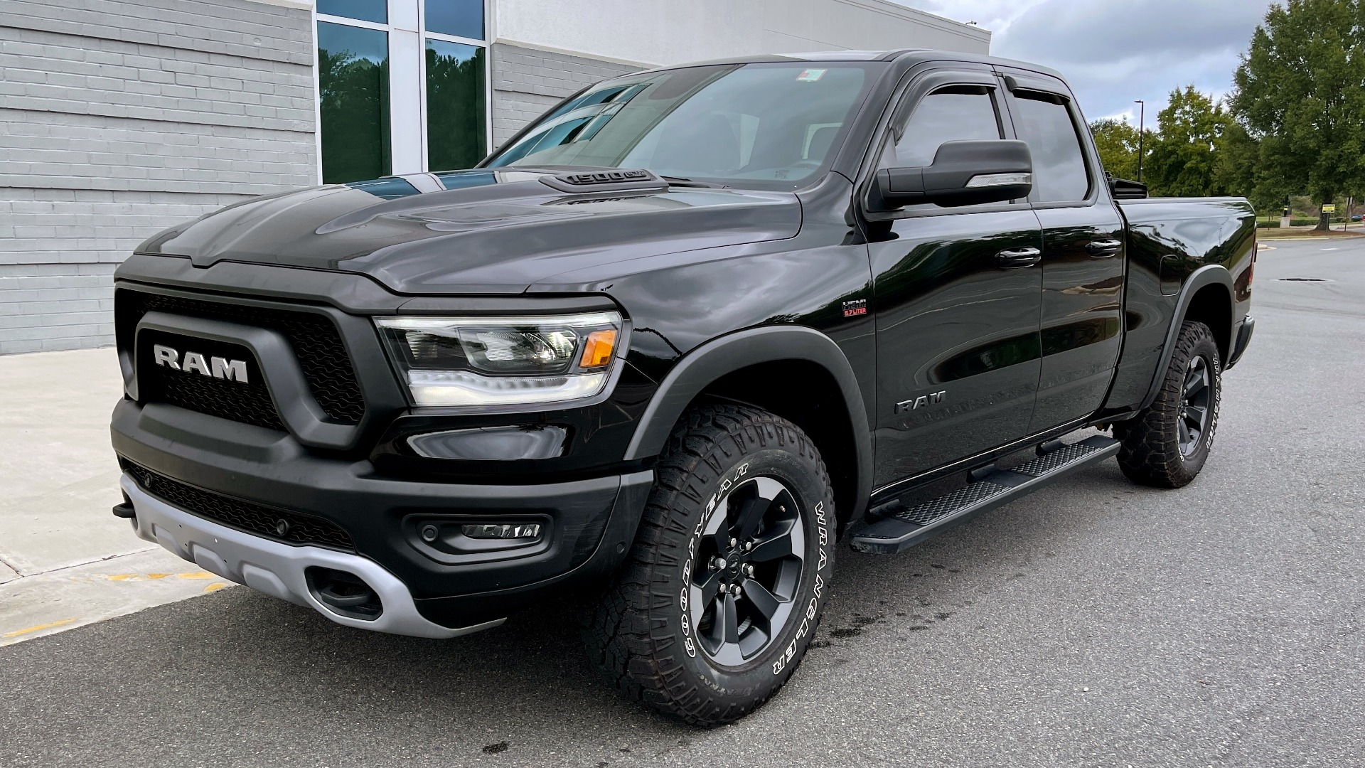 Used 2019 Ram 1500 REBEL QUADCAB 4X4 / 5.7L HEMI / 8-SPD AUTO / REMOTE START / PARK ASSIST for sale Sold at Formula Imports in Charlotte NC 28227 3