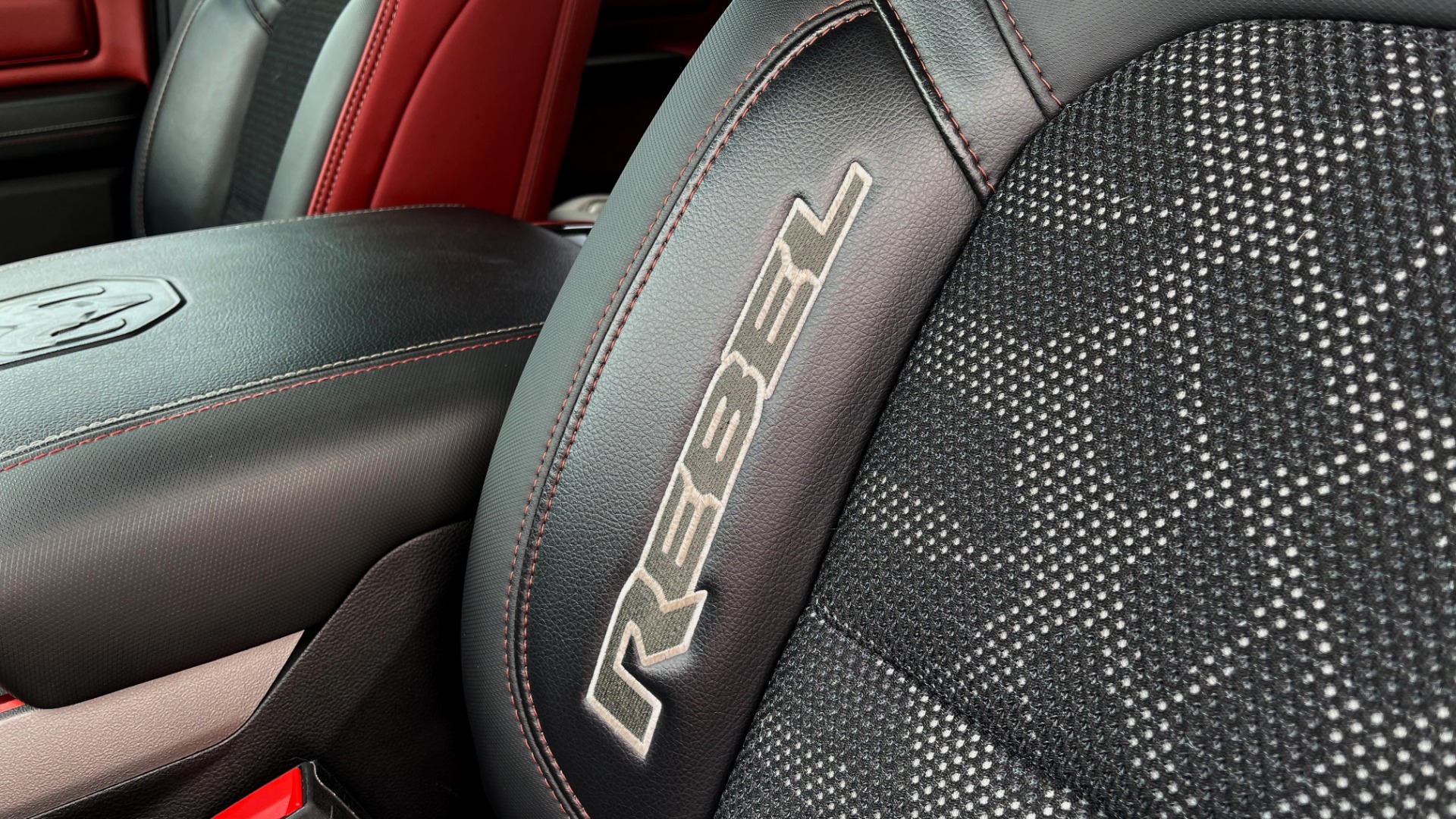 Used 2019 Ram 1500 REBEL QUADCAB 4X4 / 5.7L HEMI / 8-SPD AUTO / REMOTE START / PARK ASSIST for sale Sold at Formula Imports in Charlotte NC 28227 31