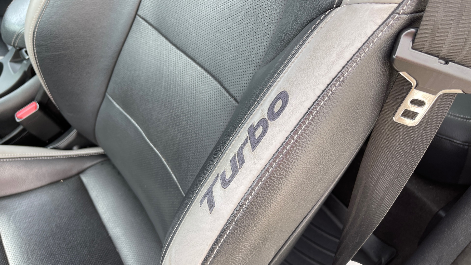 Used 2016 Hyundai VELOSTER TURBO 1.6L / AUTO / NAV / PANO-ROOF / REARVIEW for sale Sold at Formula Imports in Charlotte NC 28227 31