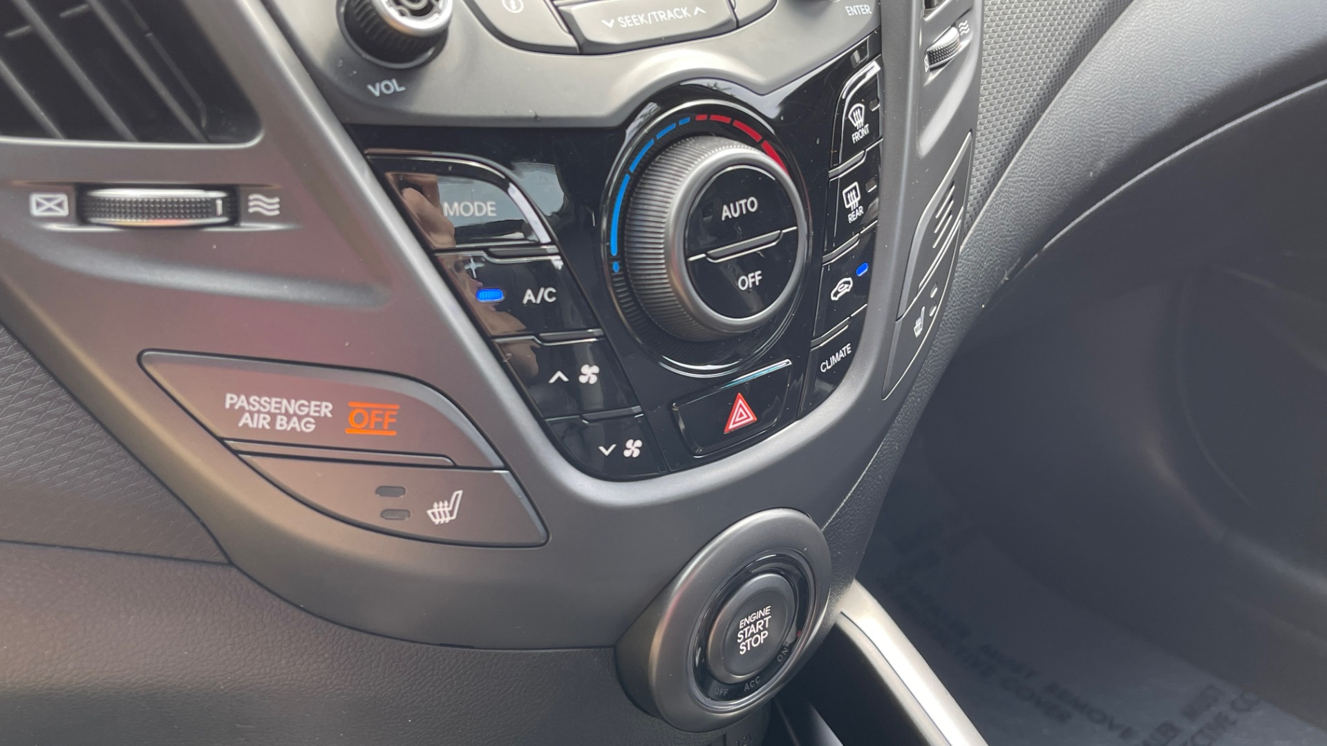 Used 2016 Hyundai VELOSTER TURBO 1.6L / AUTO / NAV / PANO-ROOF / REARVIEW for sale Sold at Formula Imports in Charlotte NC 28227 40
