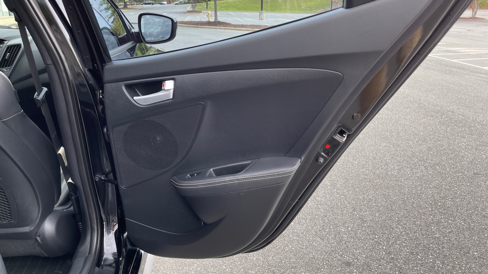 Used 2016 Hyundai VELOSTER TURBO 1.6L / AUTO / NAV / PANO-ROOF / REARVIEW for sale Sold at Formula Imports in Charlotte NC 28227 49