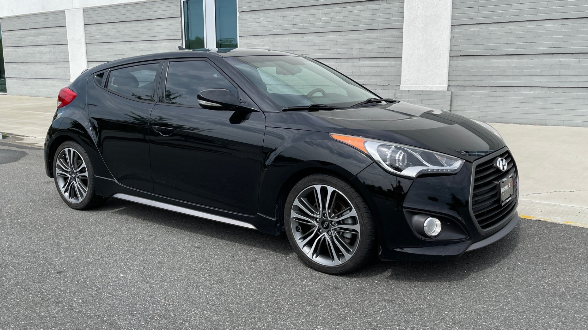 Used 2016 Hyundai VELOSTER TURBO 1.6L / AUTO / NAV / PANO-ROOF / REARVIEW for sale Sold at Formula Imports in Charlotte NC 28227 6