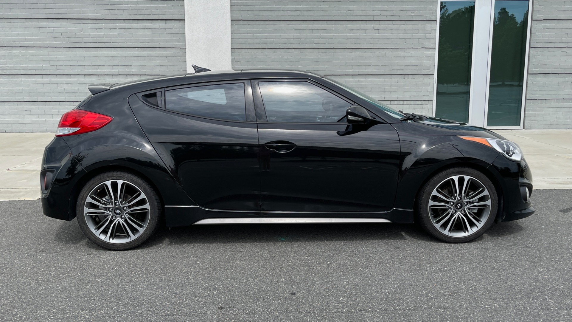 Used 2016 Hyundai VELOSTER TURBO 1.6L / AUTO / NAV / PANO-ROOF / REARVIEW for sale Sold at Formula Imports in Charlotte NC 28227 7