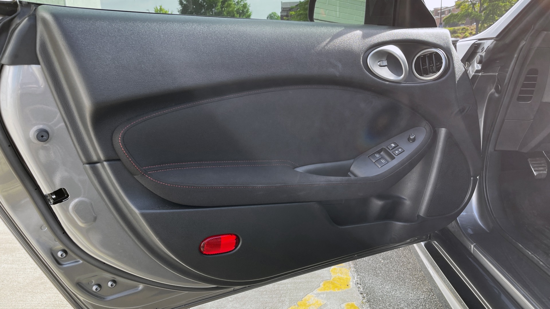 Used 2011 Nissan 370Z NISMO COUPE / 3.7L V6 / 6-SPD MAN / AUTO CLIMATE CONTROL for sale Sold at Formula Imports in Charlotte NC 28227 25