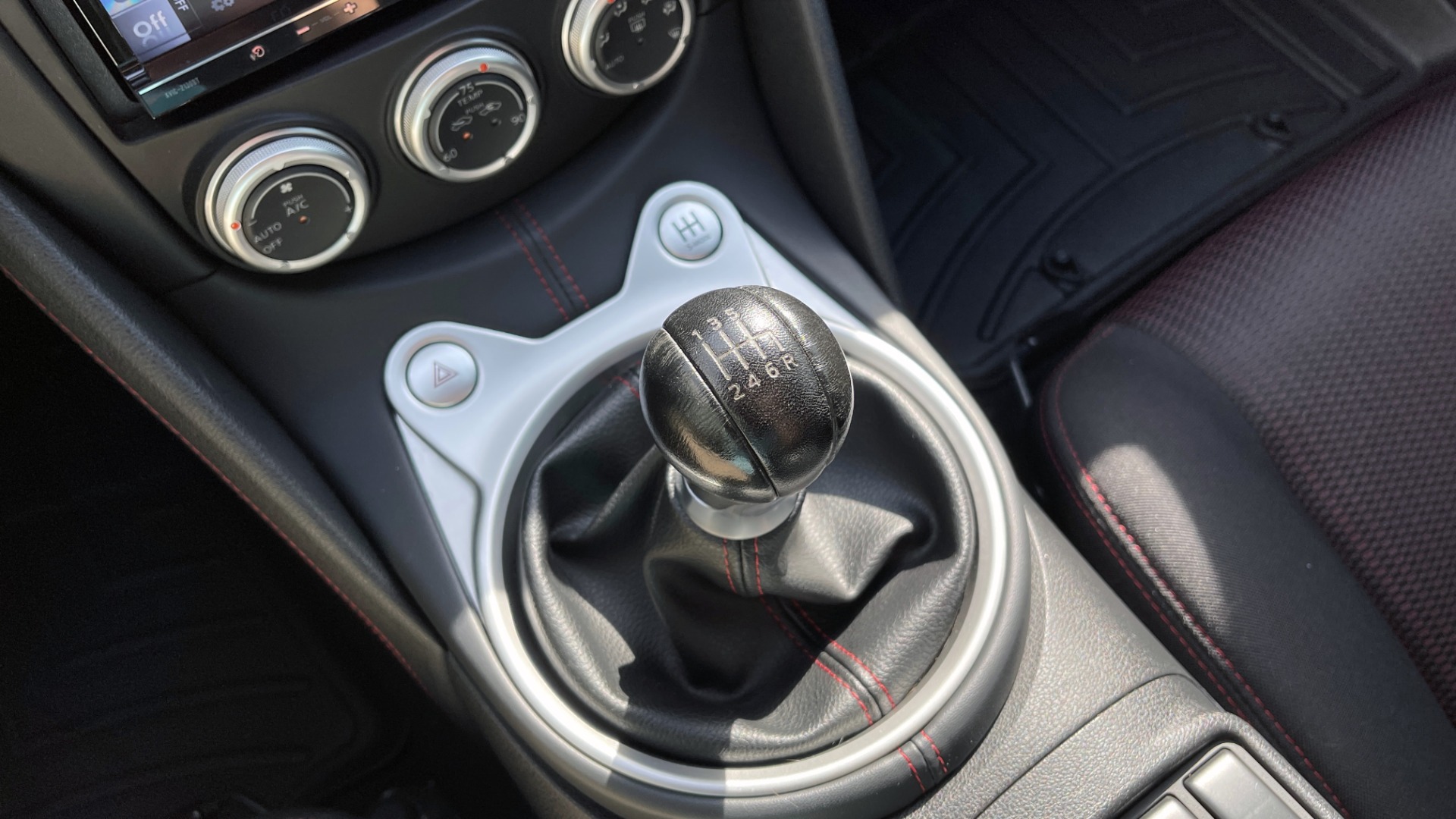 Used 2011 Nissan 370Z NISMO COUPE / 3.7L V6 / 6-SPD MAN / AUTO CLIMATE CONTROL for sale Sold at Formula Imports in Charlotte NC 28227 41