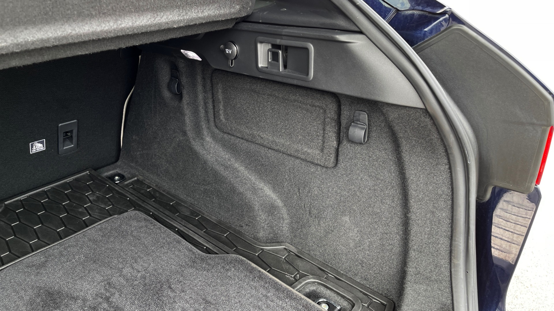 Used 2019 Jaguar F-PACE S / DRIVE PKG / BSA / HUD / BLACK EXT PKG / REARVIEW for sale $50,995 at Formula Imports in Charlotte NC 28227 19