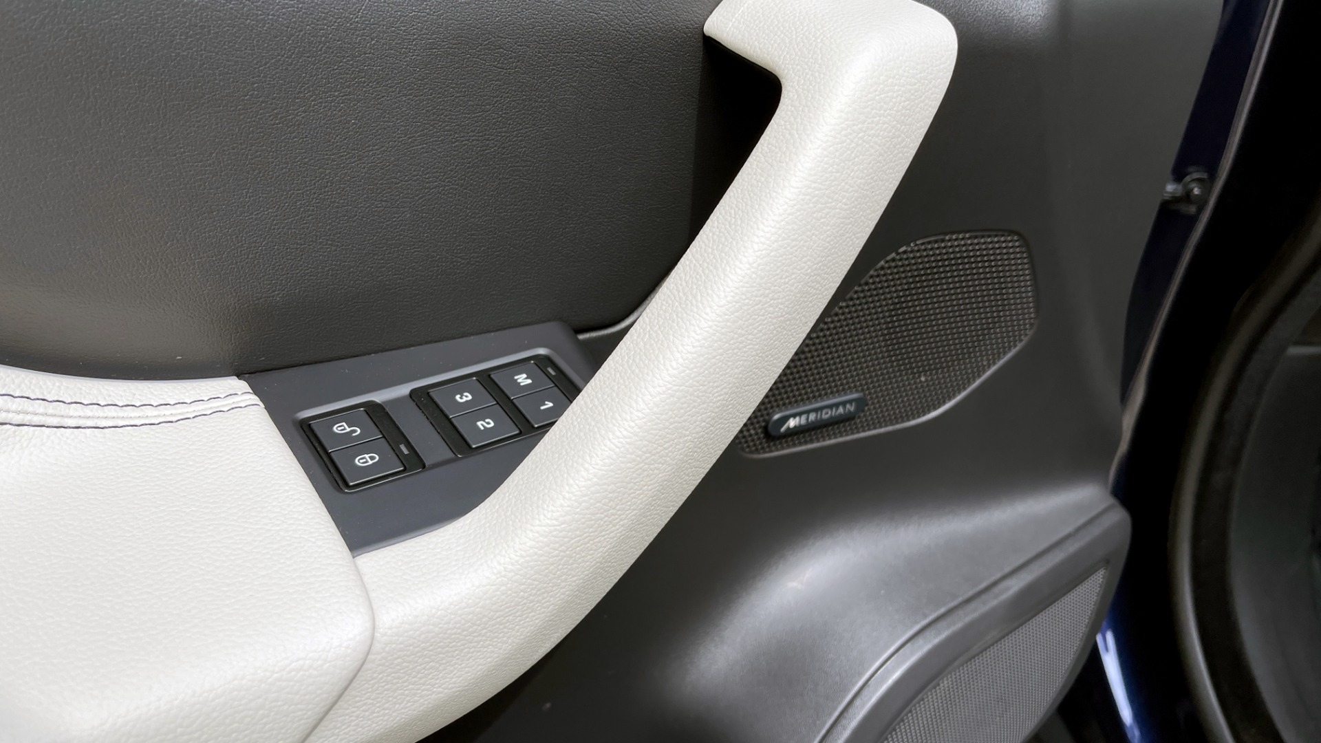 Used 2019 Jaguar F-PACE S / DRIVE PKG / BSA / HUD / BLACK EXT PKG / REARVIEW for sale $50,995 at Formula Imports in Charlotte NC 28227 27