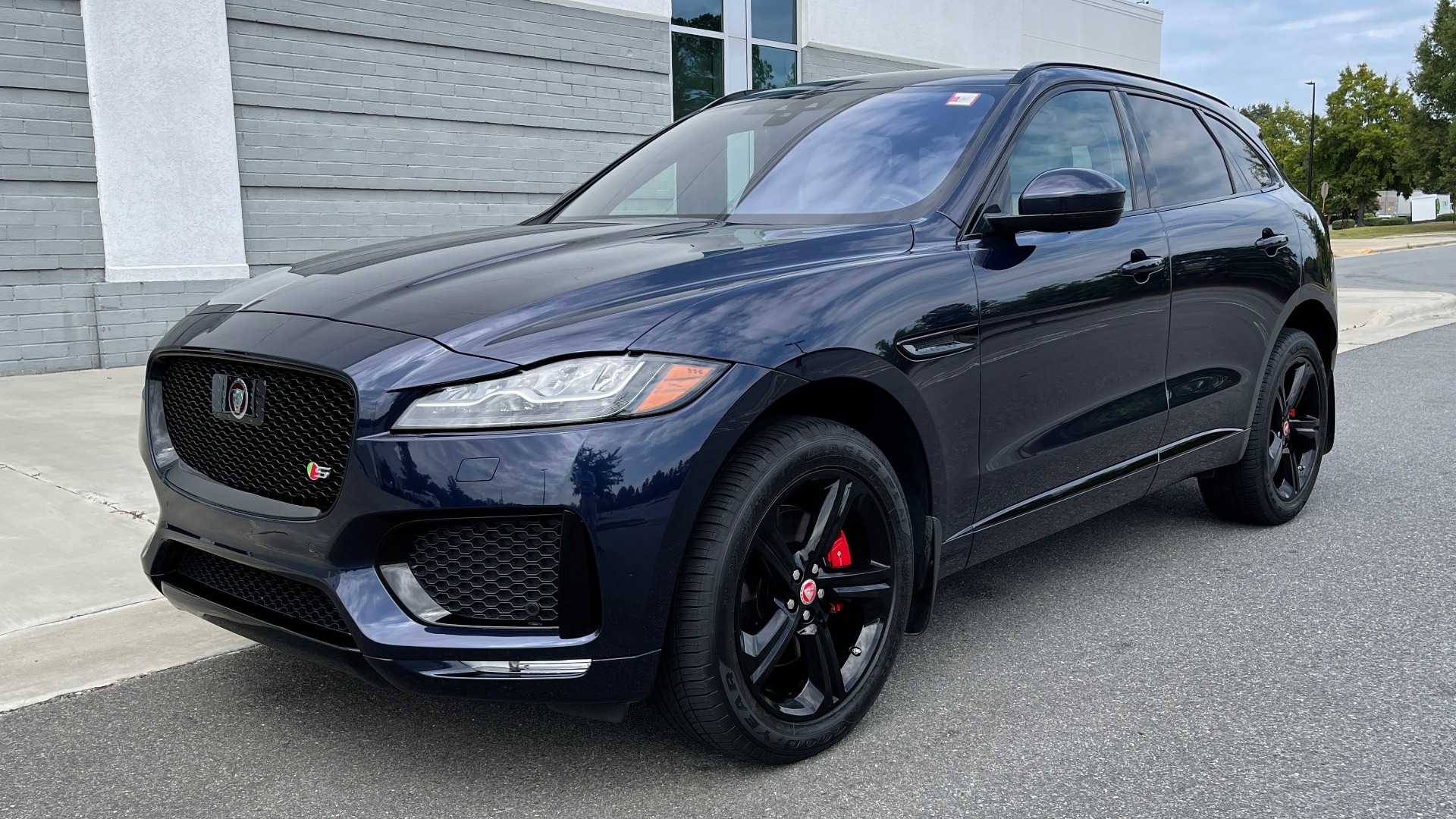 Used 2019 Jaguar F-PACE S for sale Sold at Formula Imports in Charlotte NC 28227 3