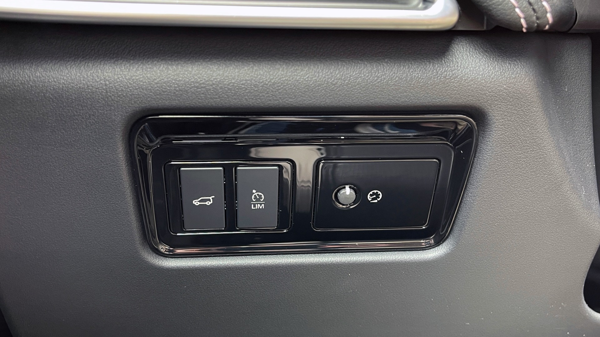Used 2019 Jaguar F-PACE S / DRIVE PKG / BSA / HUD / BLACK EXT PKG / REARVIEW for sale $50,995 at Formula Imports in Charlotte NC 28227 31