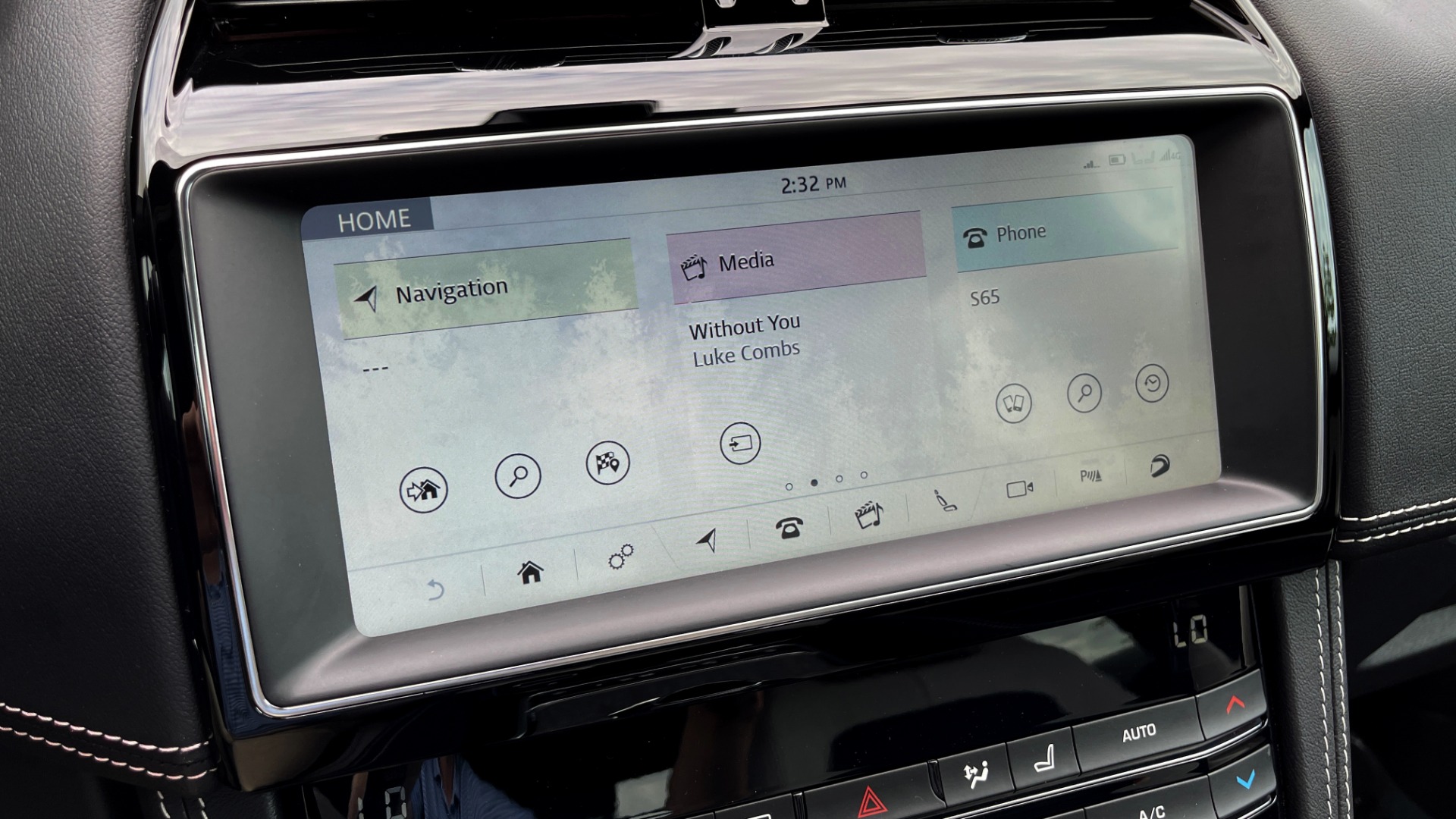 Used 2019 Jaguar F-PACE S / DRIVE PKG / BSA / HUD / BLACK EXT PKG / REARVIEW for sale $50,995 at Formula Imports in Charlotte NC 28227 39