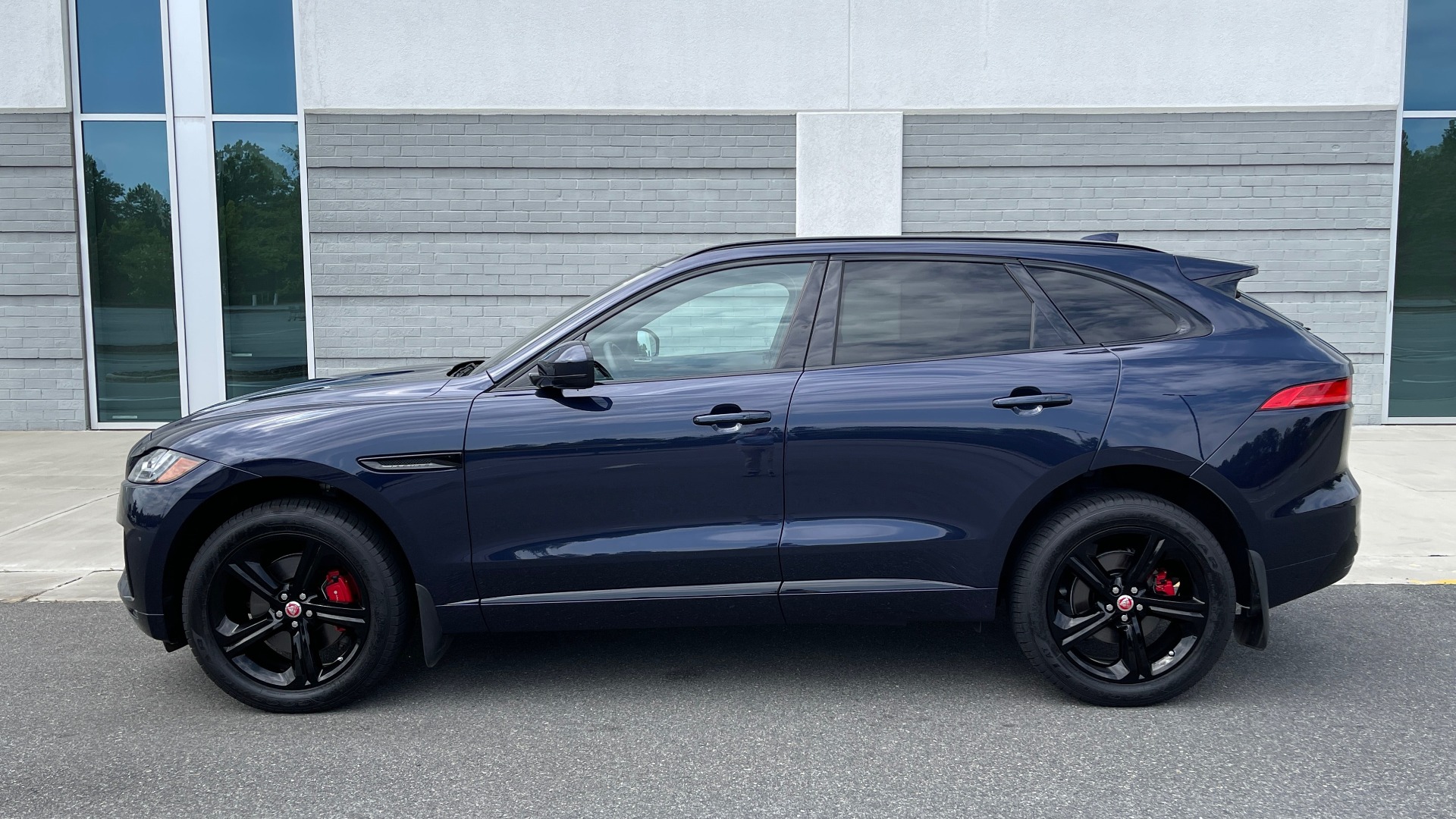 Used 2019 Jaguar F-PACE S for sale Sold at Formula Imports in Charlotte NC 28227 4