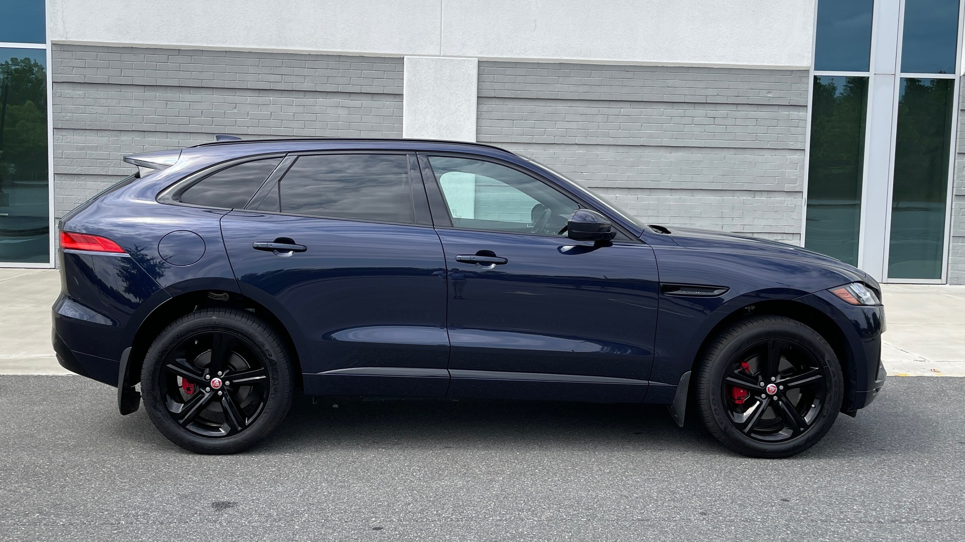 Used 2019 Jaguar F-PACE S / DRIVE PKG / BSA / HUD / BLACK EXT PKG / REARVIEW for sale $50,995 at Formula Imports in Charlotte NC 28227 7