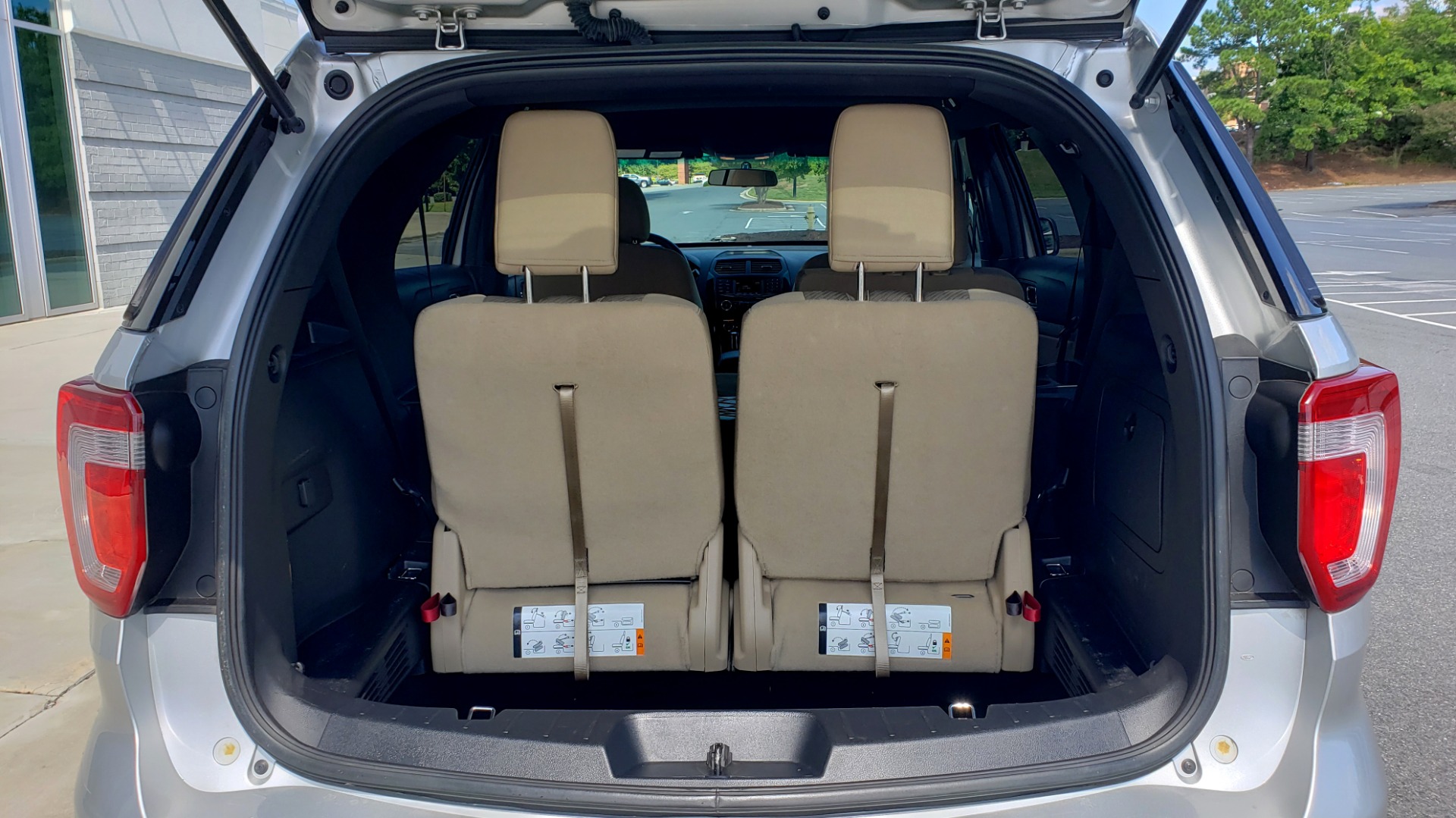 Used 2017 Ford EXPLORER 3.5L V6 / 6-SPD AUTO / BLIND SPOT MONITOR / 3-ROW / SYNC / REARVIEW for sale Sold at Formula Imports in Charlotte NC 28227 18