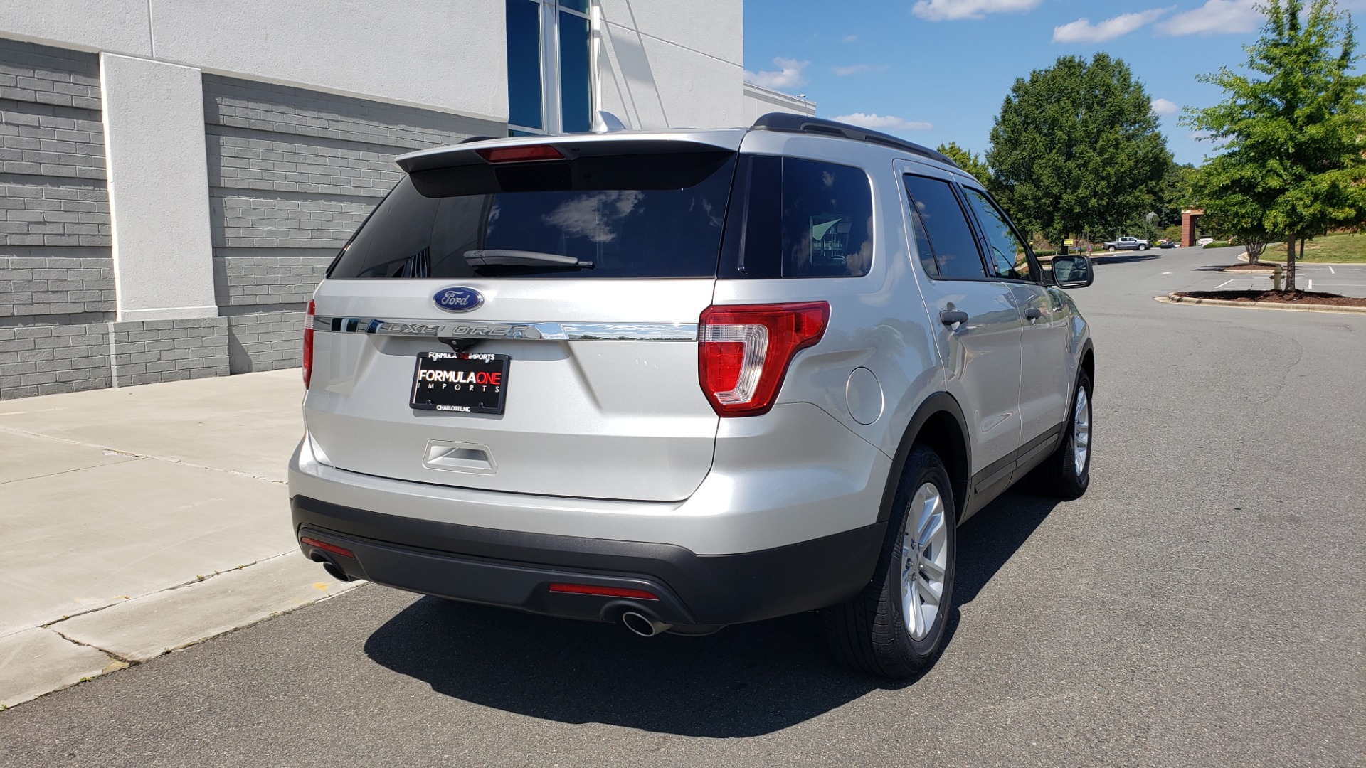 Used 2017 Ford EXPLORER 3.5L V6 / 6-SPD AUTO / BLIND SPOT MONITOR / 3-ROW / SYNC / REARVIEW for sale Sold at Formula Imports in Charlotte NC 28227 2